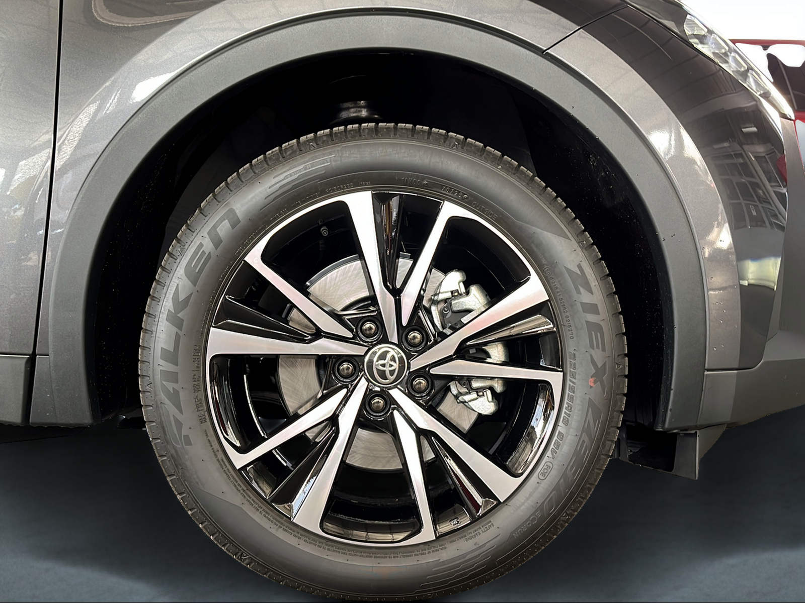 TOYOTA C-HR 2.0 PHEV CVT Swiss Edition-image-4