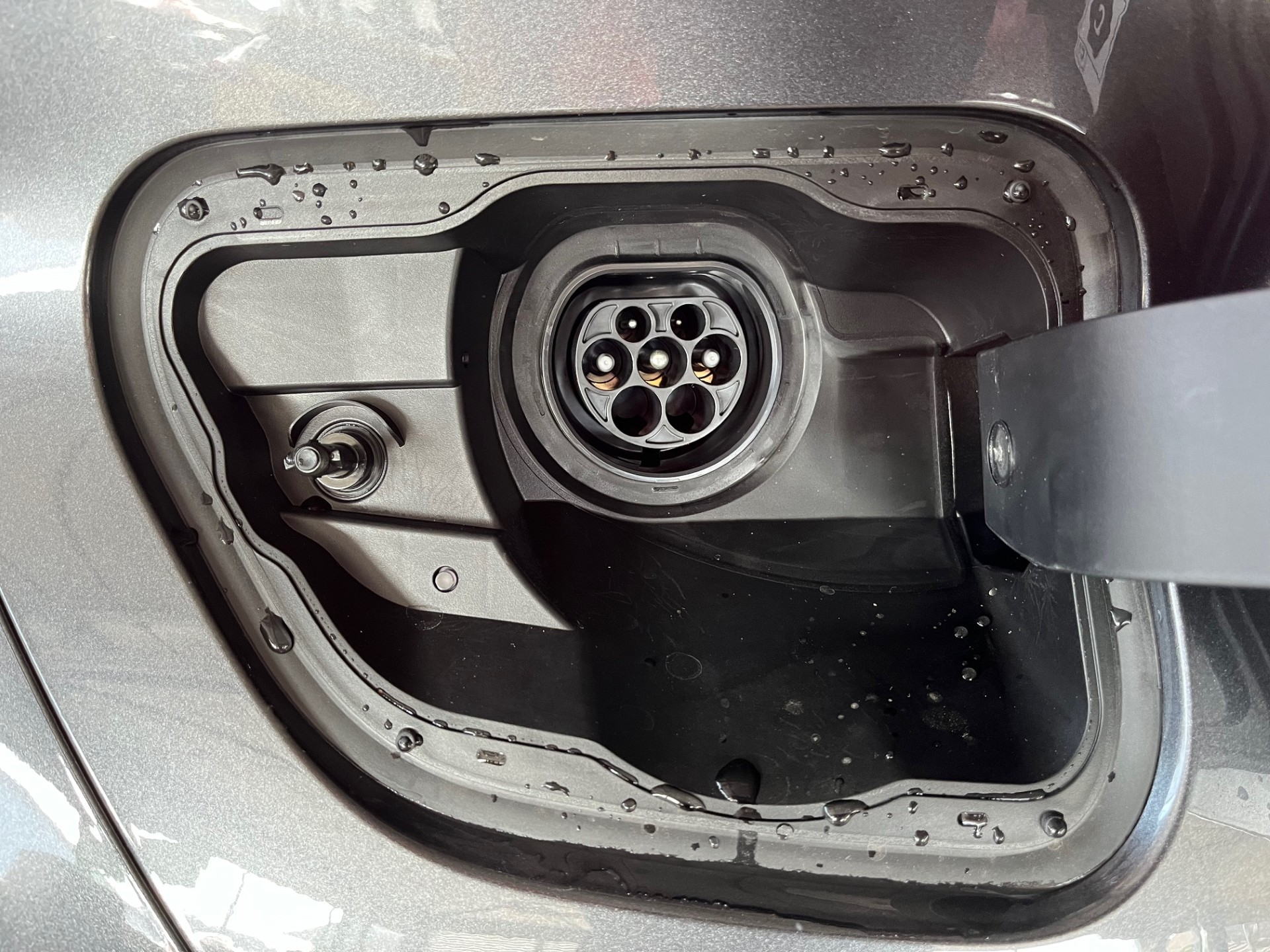 TOYOTA C-HR 2.0 PHEV CVT Swiss Edition-image-16