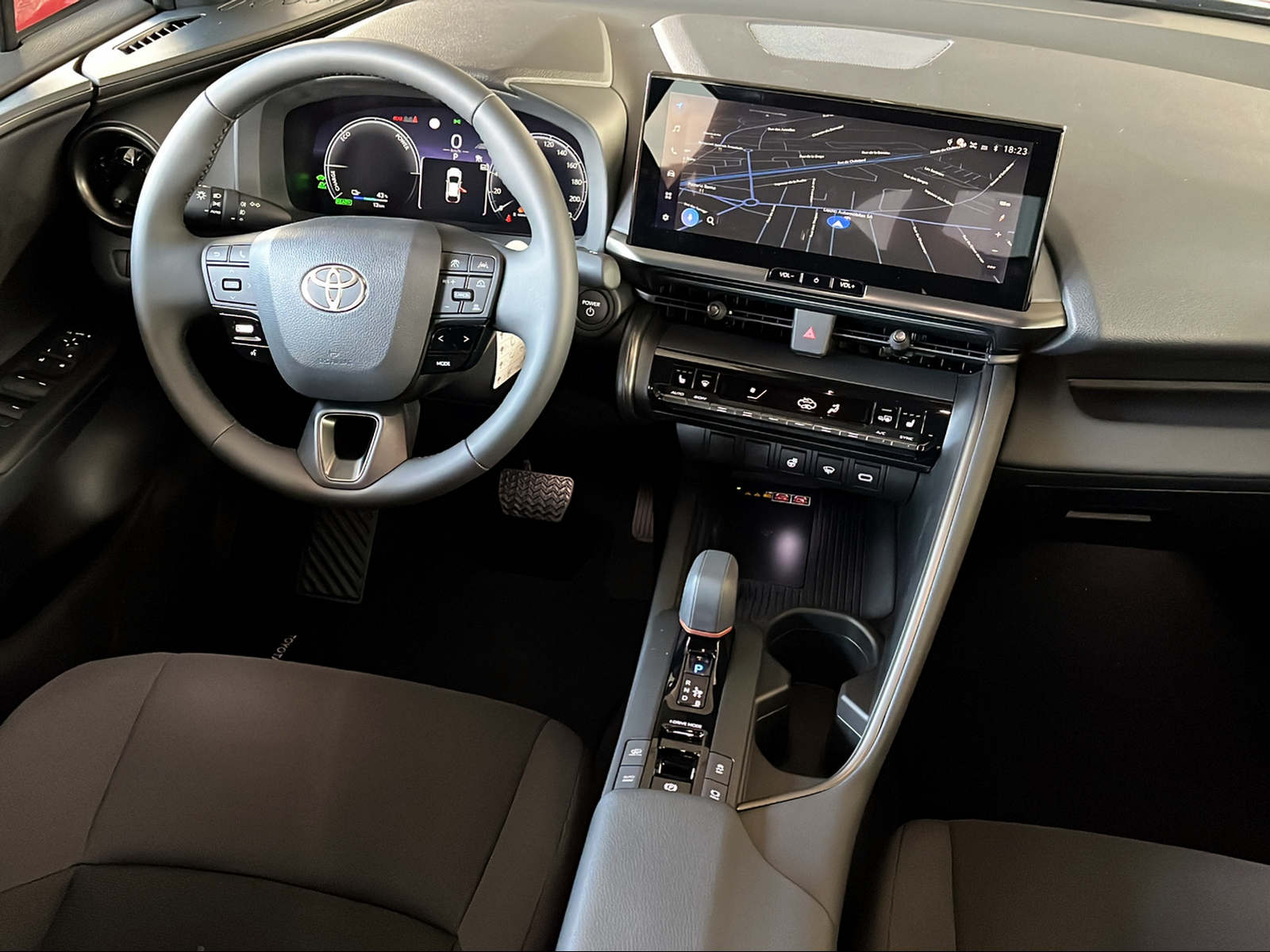 TOYOTA C-HR 2.0 PHEV CVT Swiss Edition-image-7