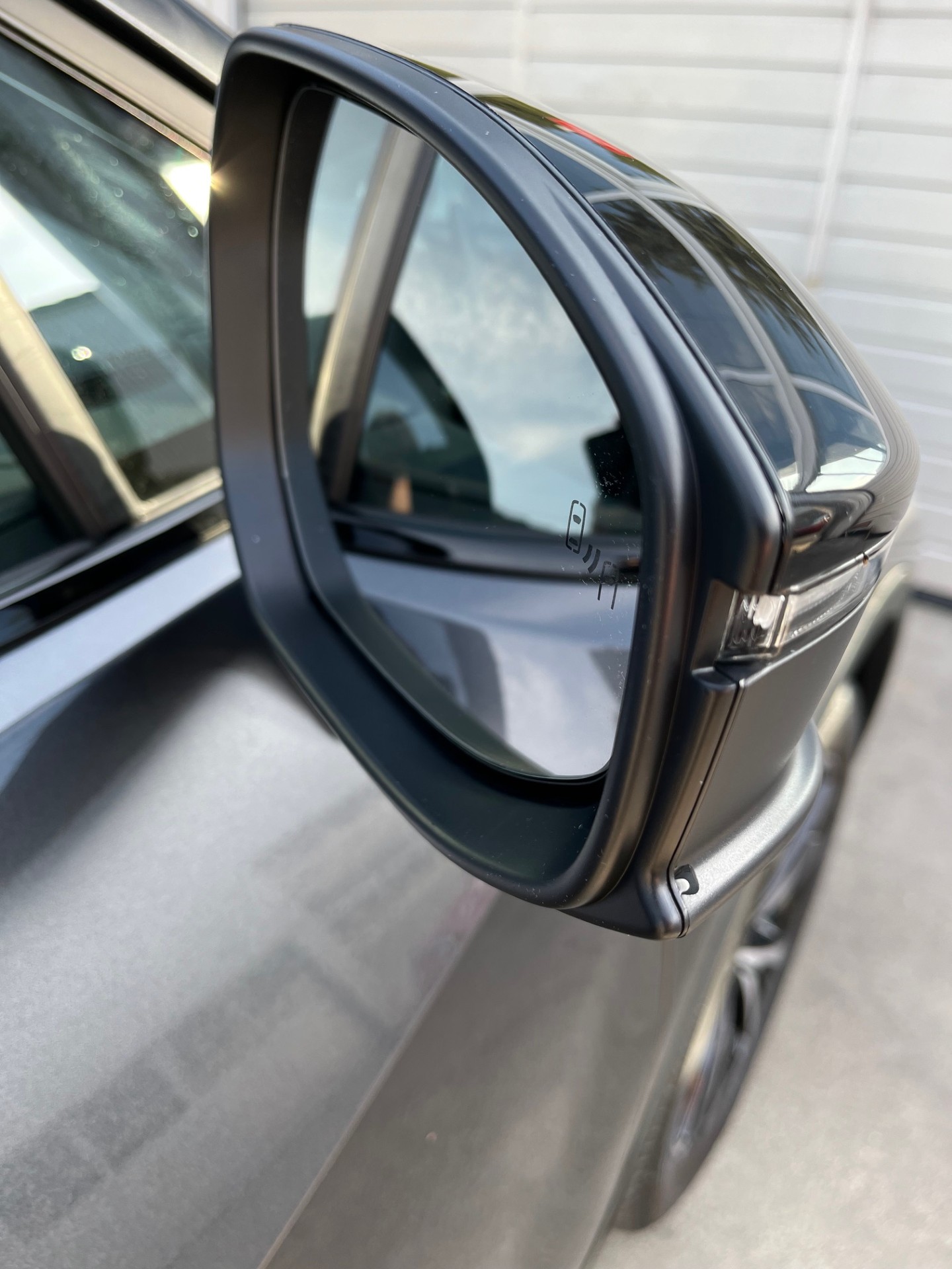 TOYOTA C-HR 2.0 PHEV CVT Swiss Edition-image-18