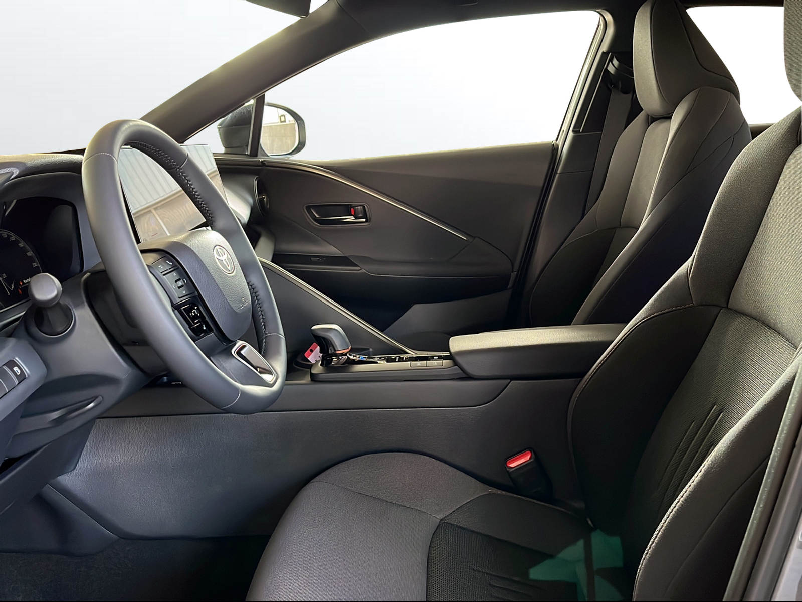 TOYOTA C-HR 2.0 PHEV CVT Swiss Edition-image-6