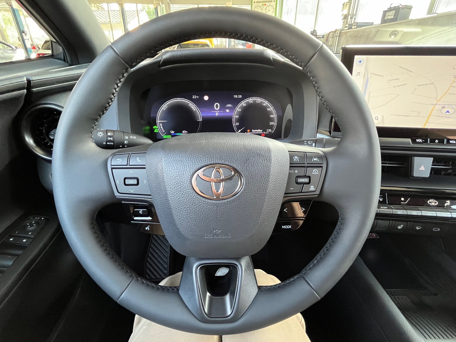 TOYOTA C-HR 2.0 PHEV CVT Swiss Edition-image-9