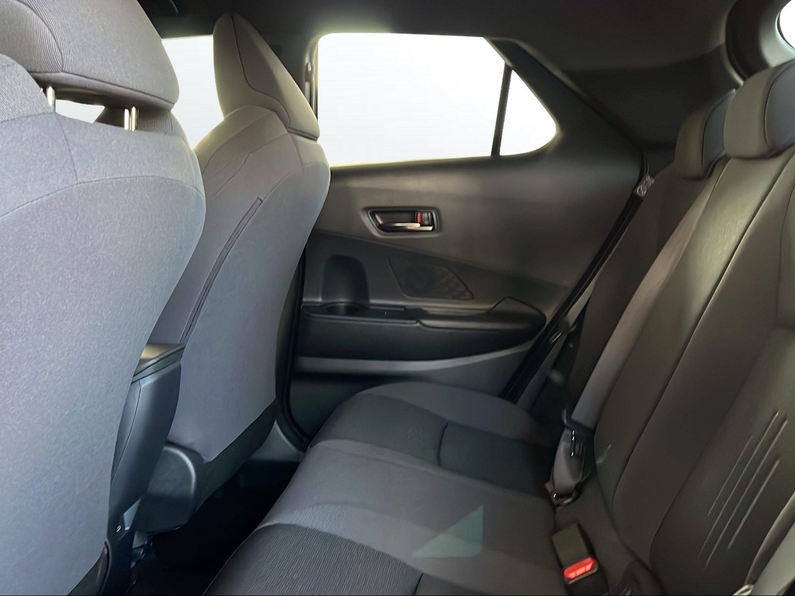 TOYOTA C-HR 2.0 PHEV CVT Swiss Edition-image-8