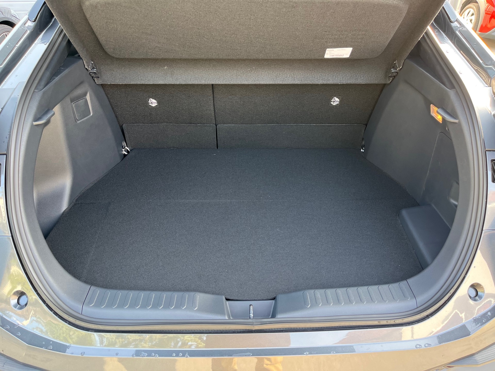 TOYOTA C-HR 2.0 PHEV CVT Swiss Edition-image-15