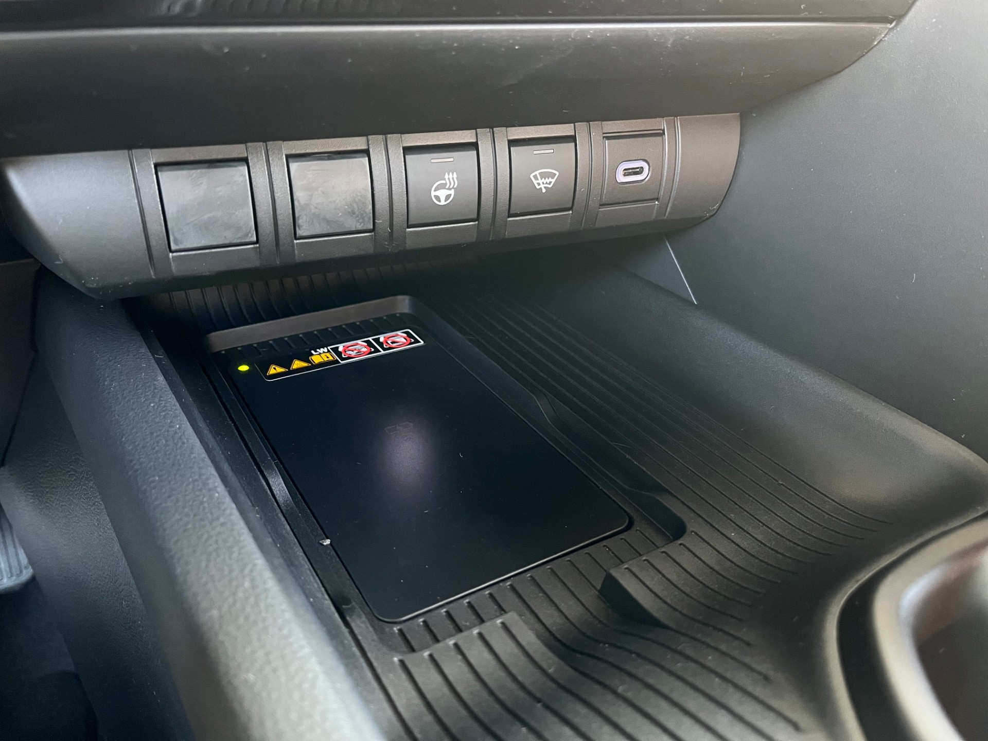 TOYOTA C-HR 2.0 PHEV CVT Swiss Edition-image-11