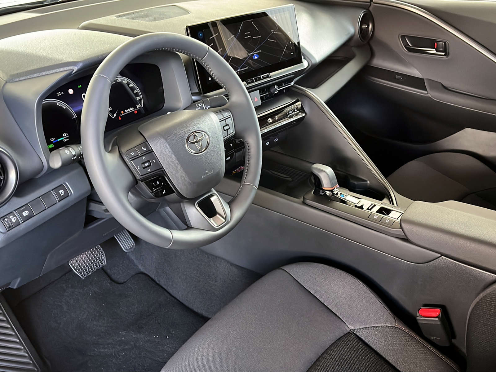 TOYOTA C-HR 2.0 PHEV CVT Swiss Edition-image-5