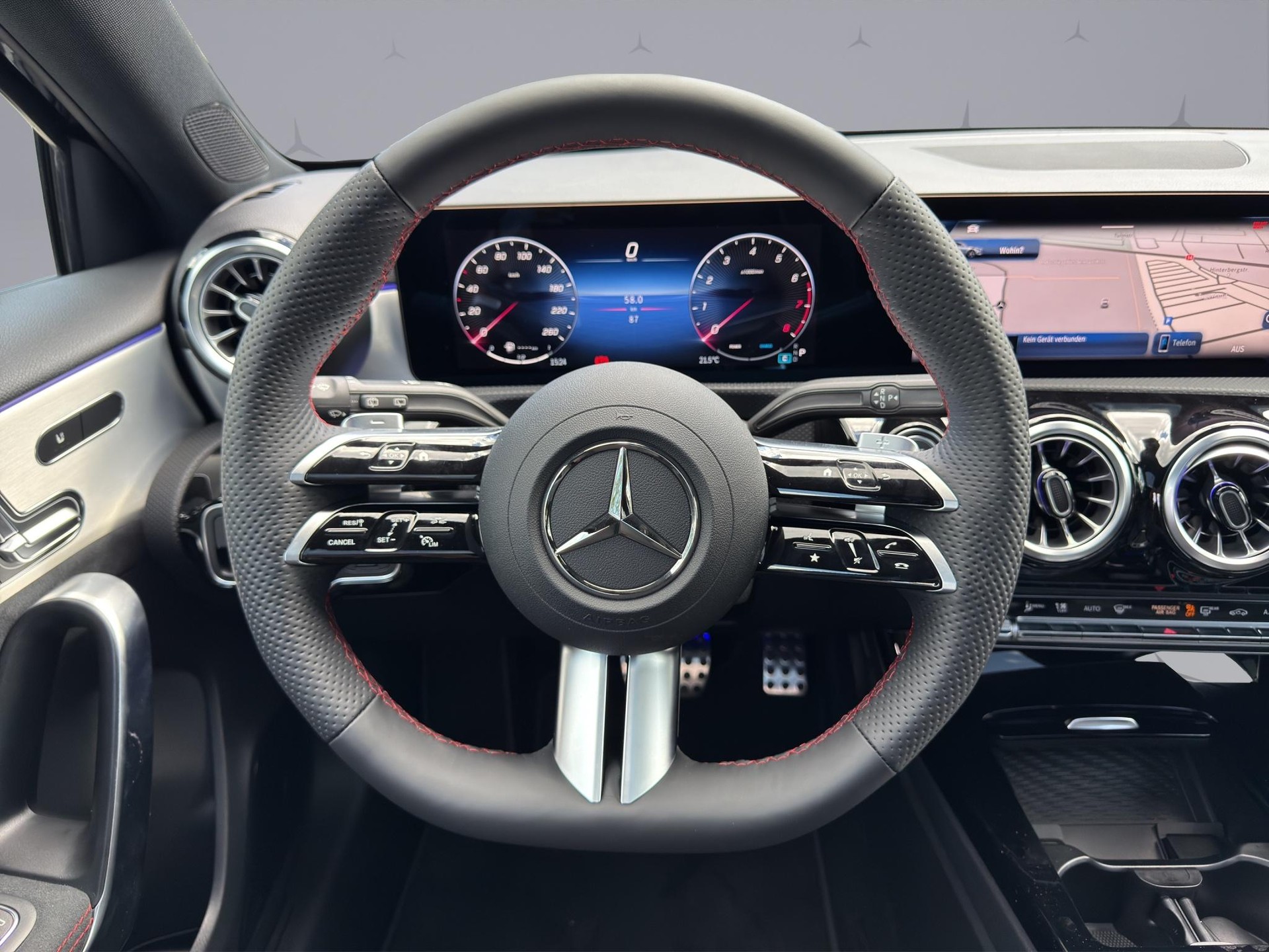 MERCEDES-BENZ A 200 AMG Line-image-8