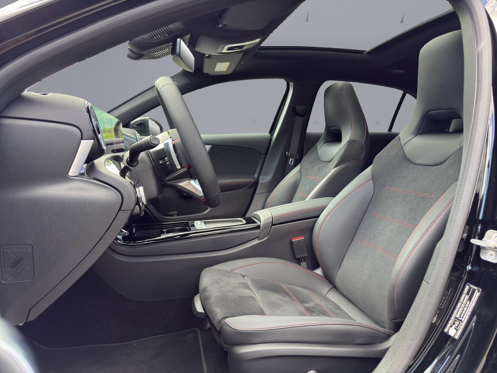 MERCEDES-BENZ A 200 AMG Line-image-18