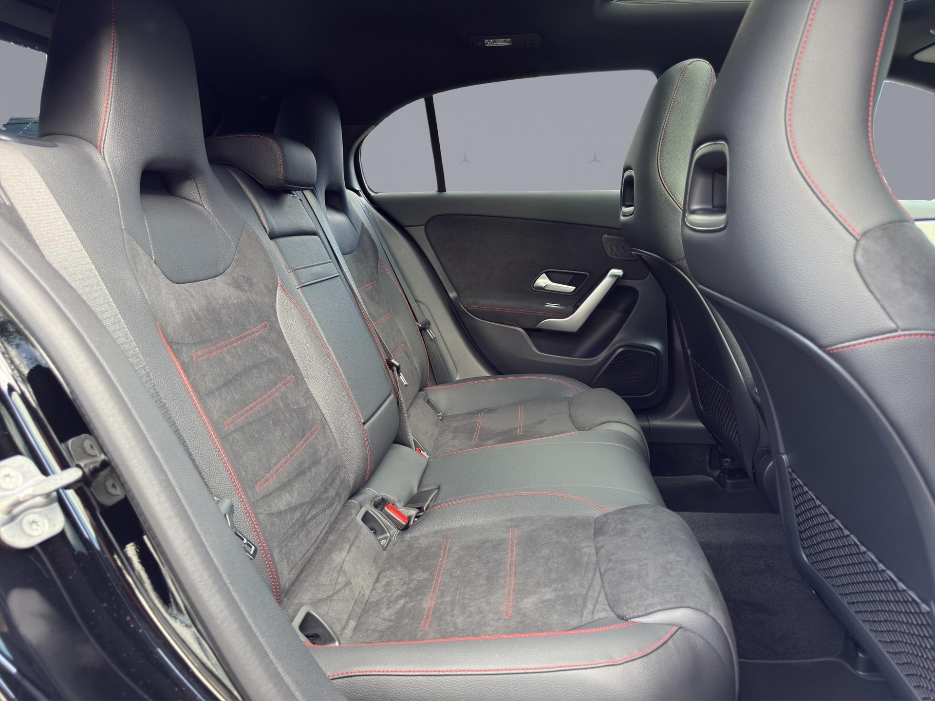 MERCEDES-BENZ A 200 AMG Line-image-14