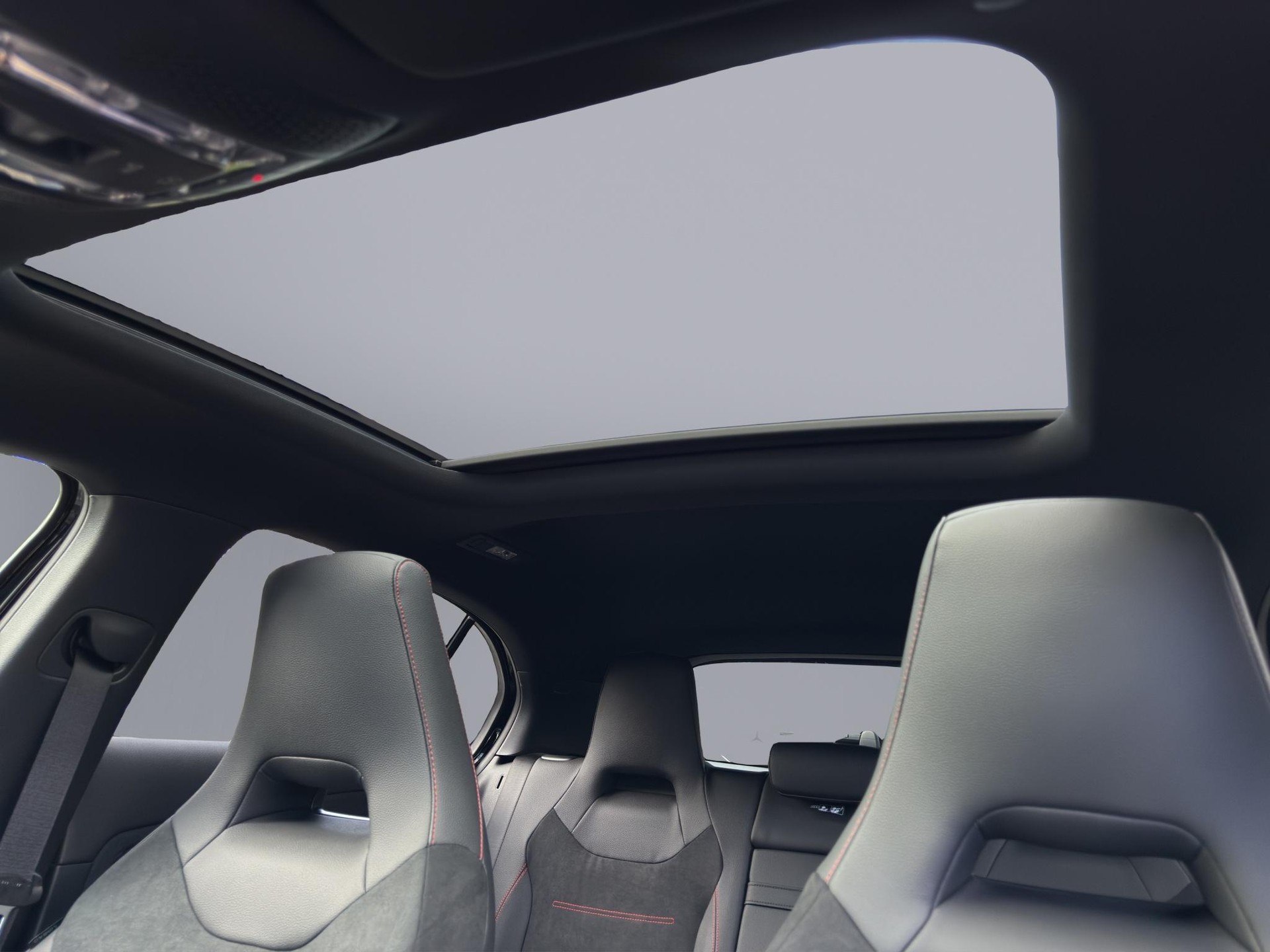 MERCEDES-BENZ A 200 AMG Line-image-16