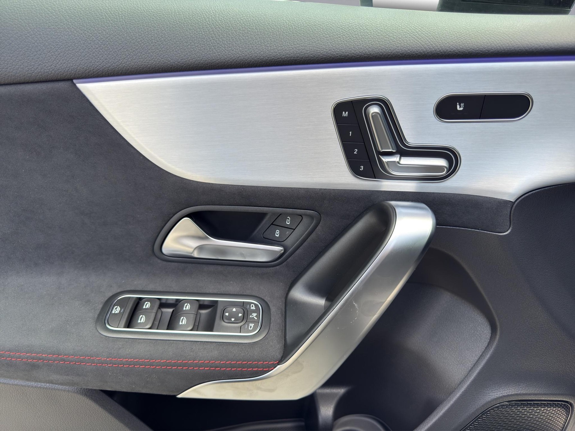 MERCEDES-BENZ A 200 AMG Line-image-19