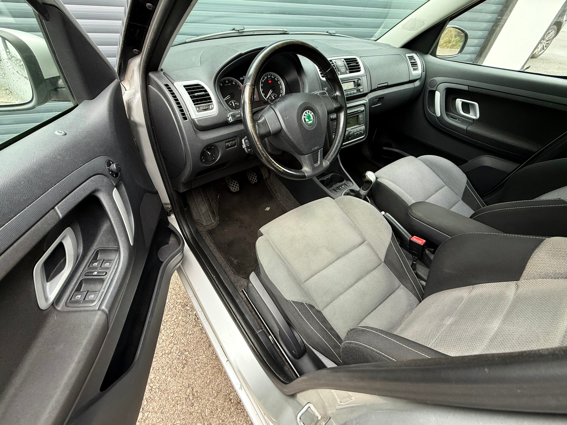 SKODA Roomster 1.6 Magic-image-8