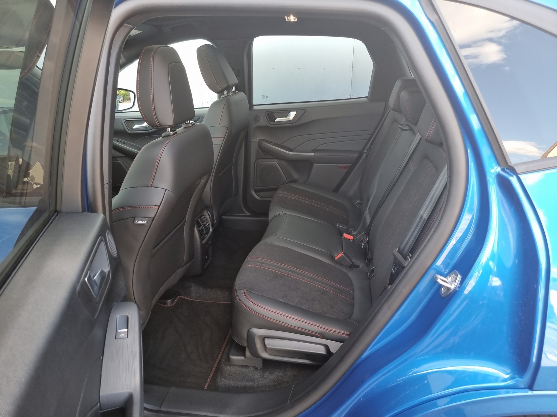 FORD Kuga 2.5 Plug-in Hybrid ST-Line X-image-14