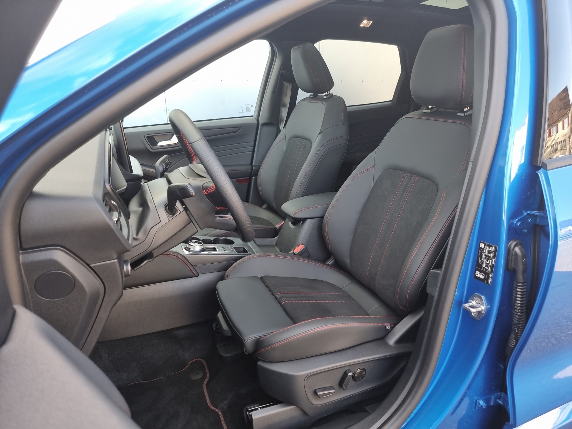 FORD Kuga 2.5 Plug-in Hybrid ST-Line X-image-12
