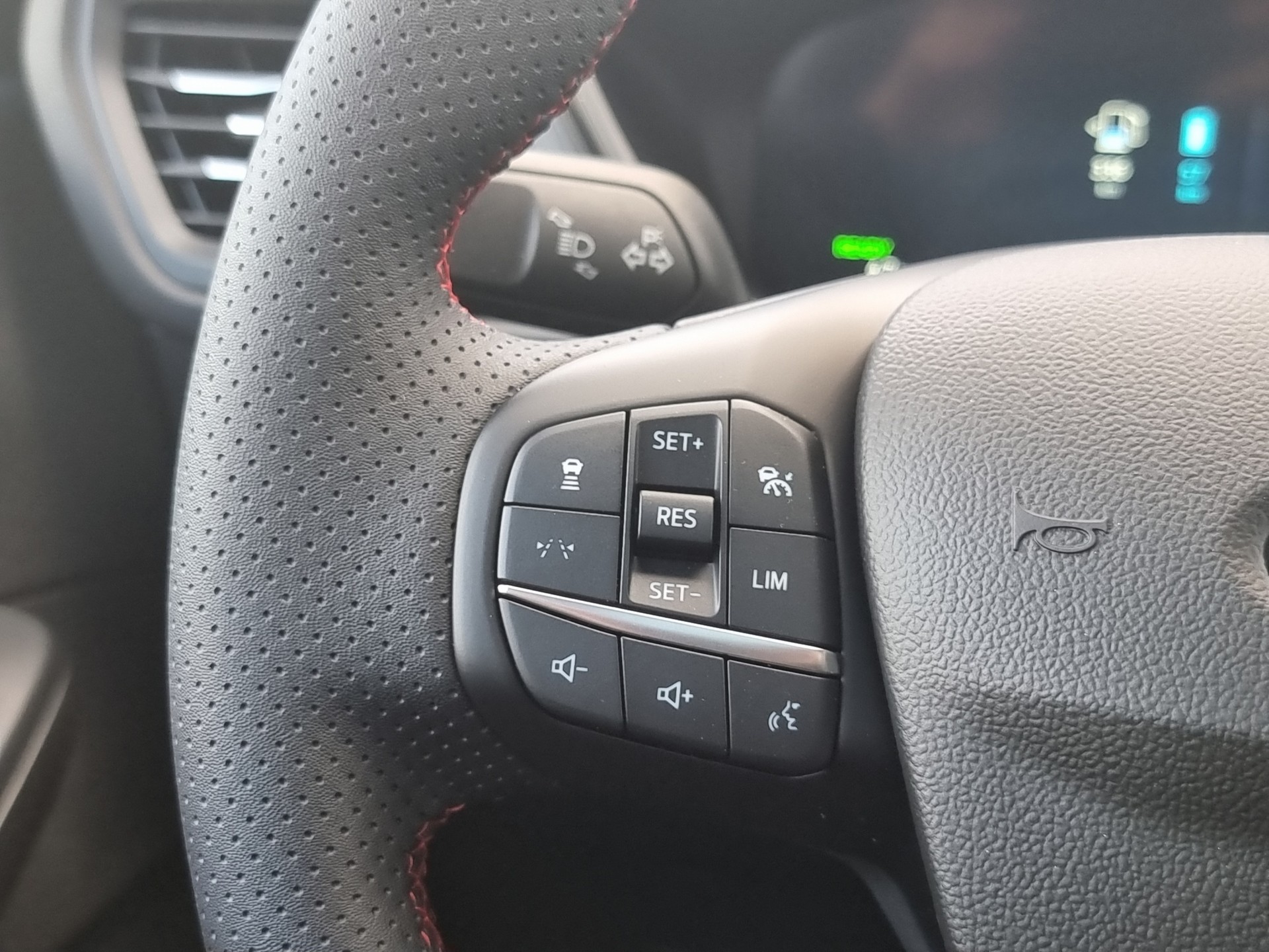 FORD Kuga 2.5 Plug-in Hybrid ST-Line X-image-10