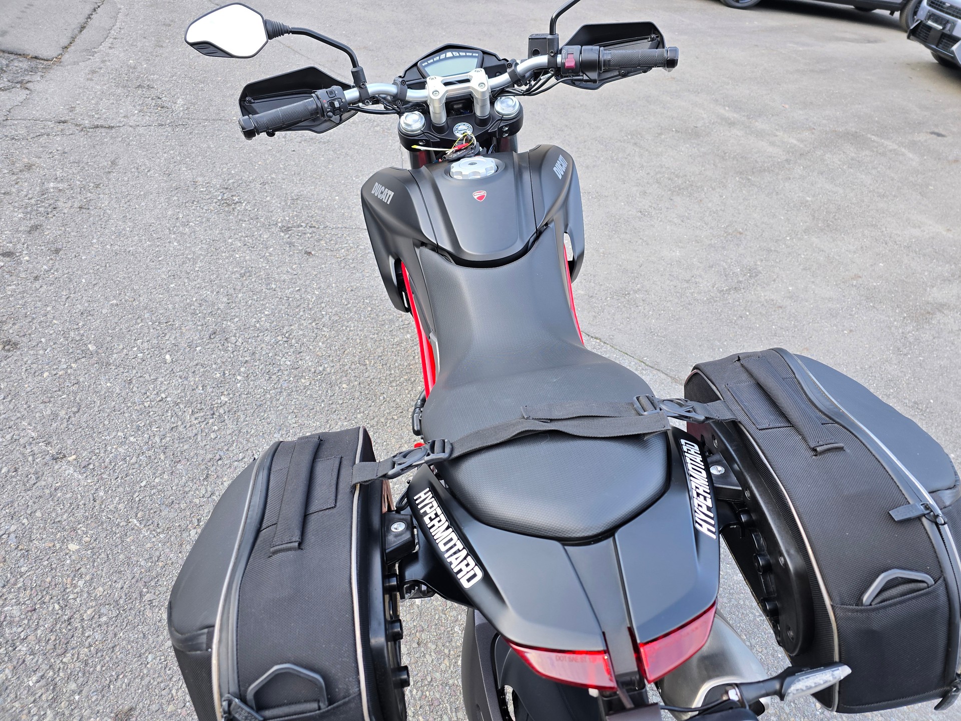 DUCATI Hypermotard 821-image-12