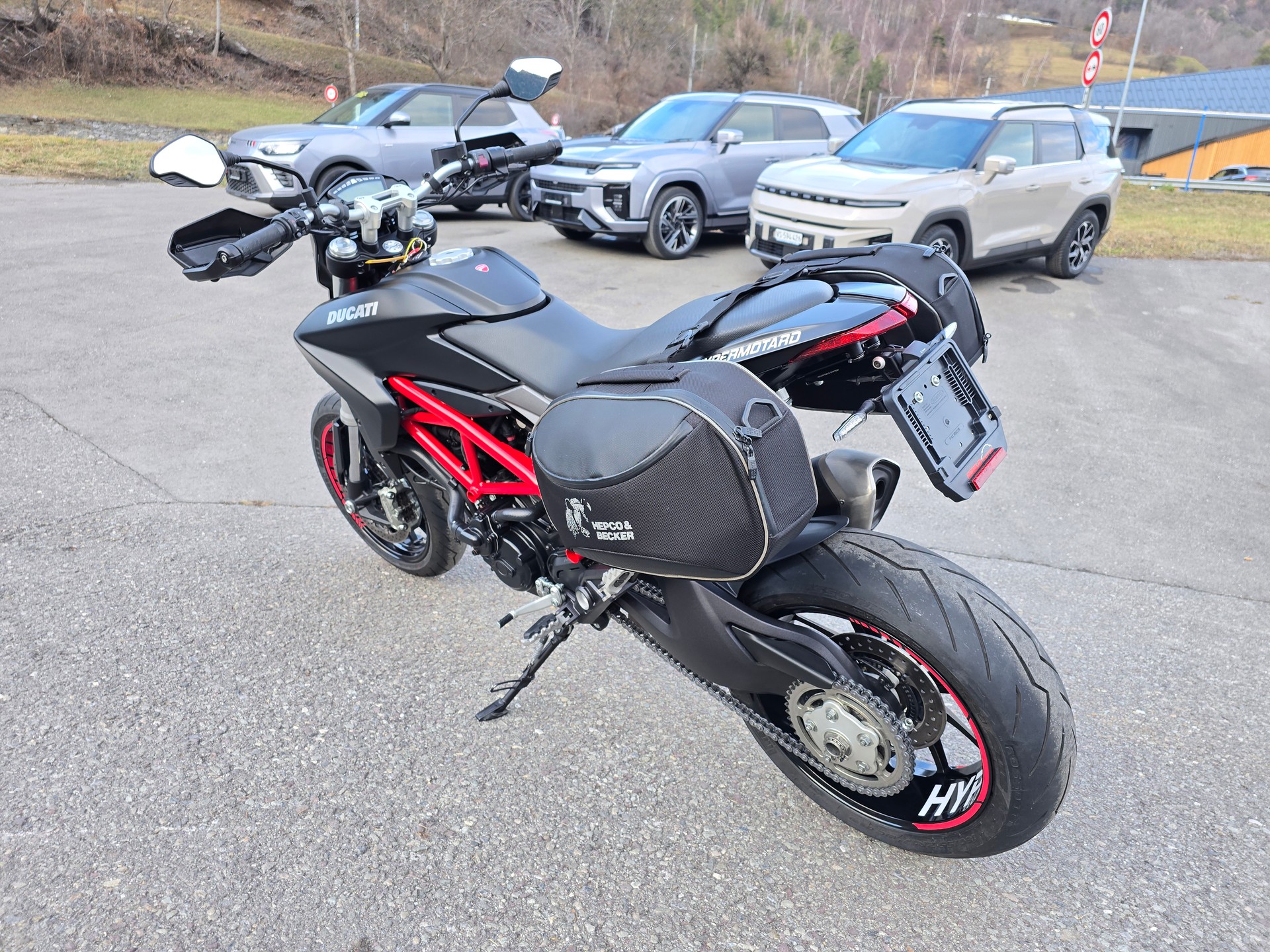 DUCATI Hypermotard 821-image-1