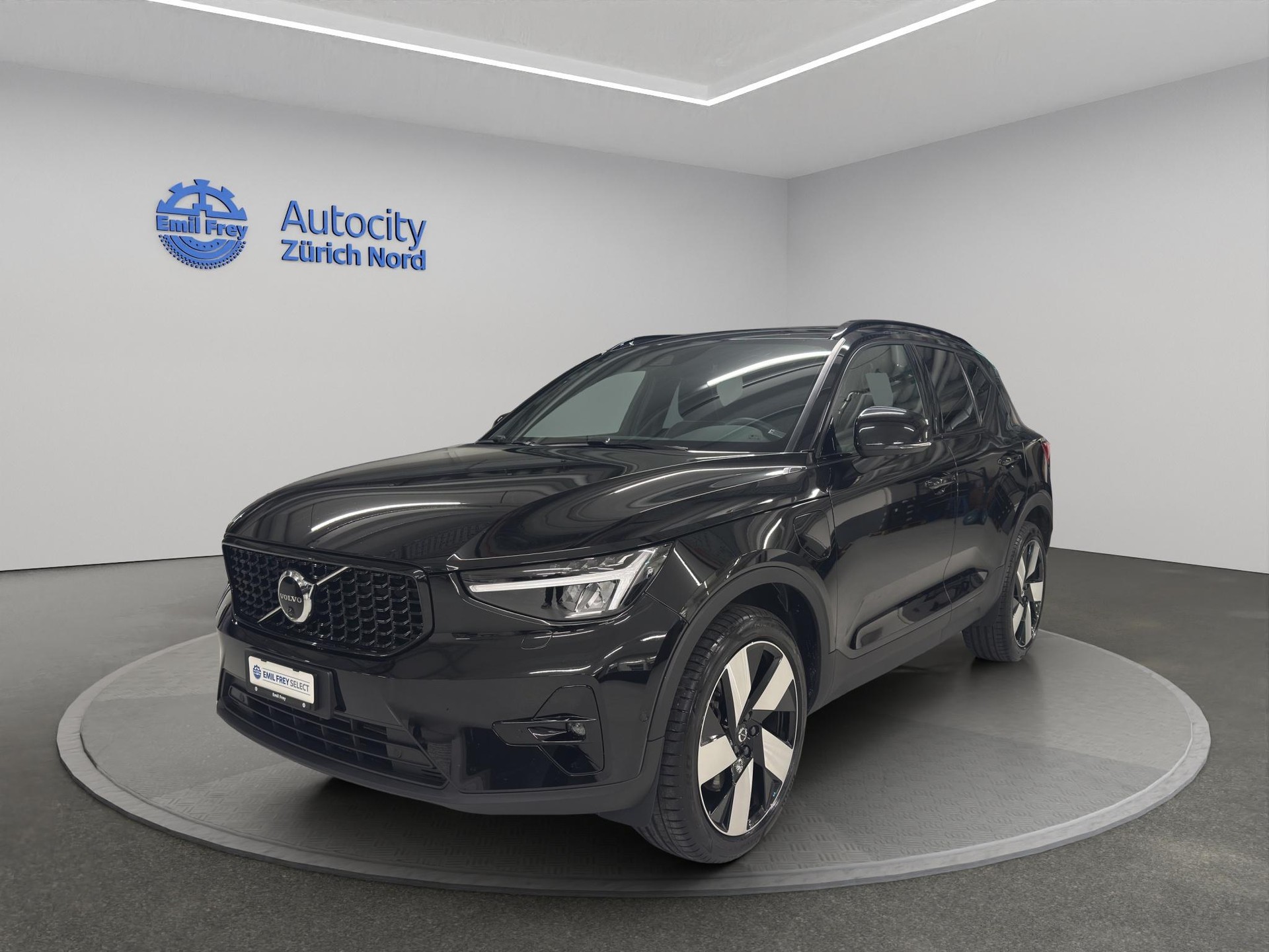 VOLVO XC40 1.5 T5 PiH Ultimate Dark-image-0