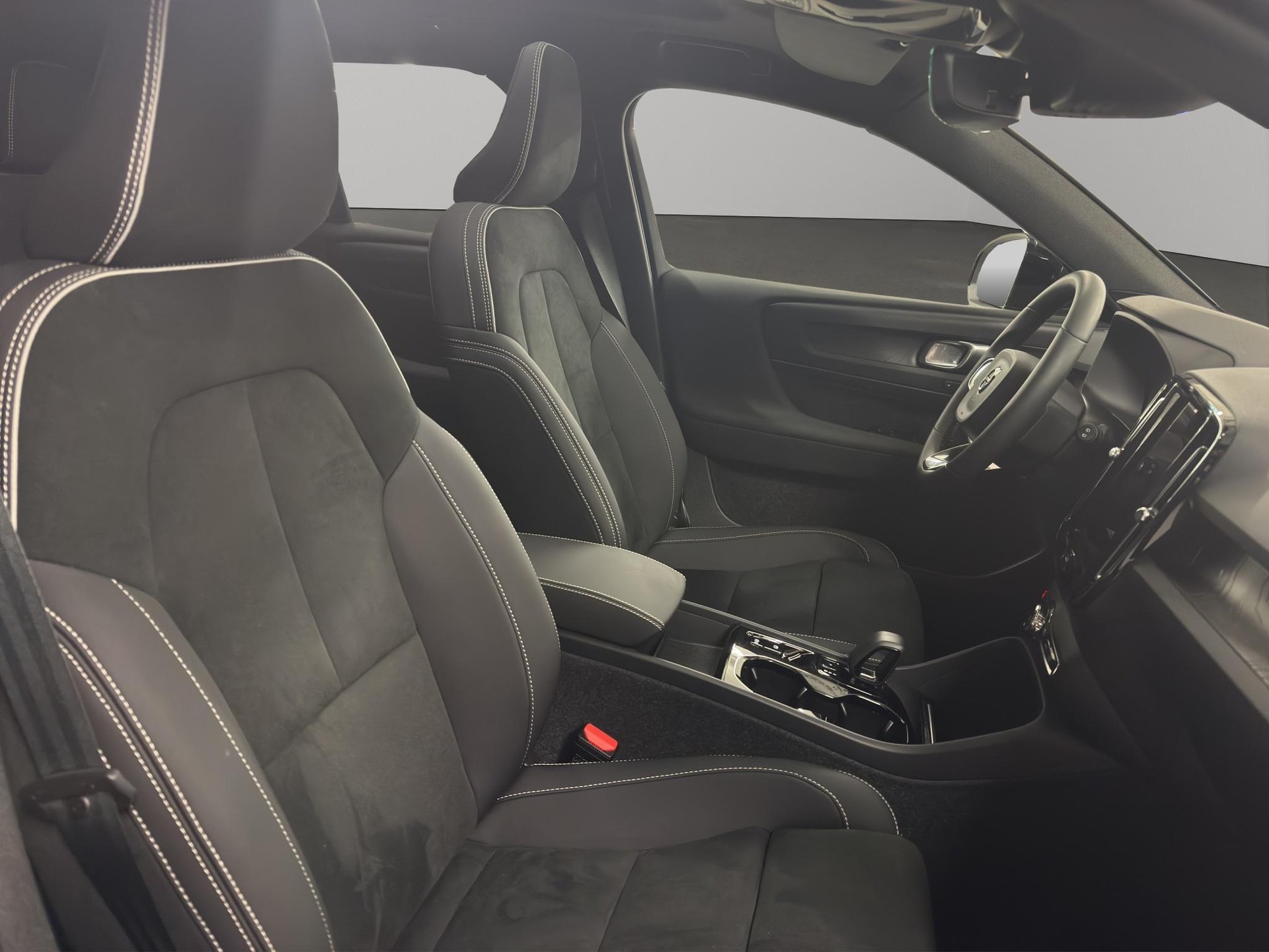 VOLVO XC40 1.5 T5 PiH Ultimate Dark-image-8