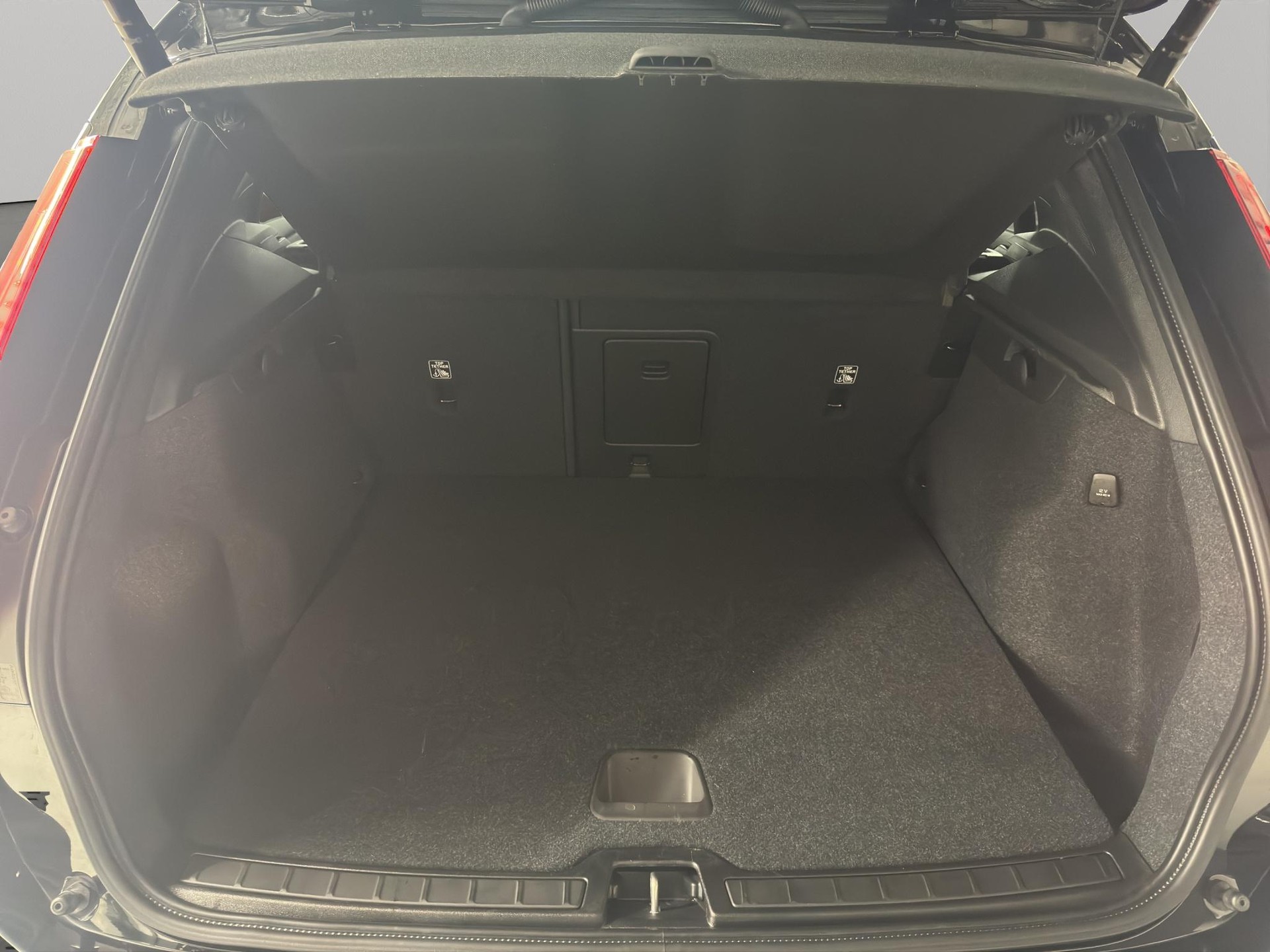 VOLVO XC40 1.5 T5 PiH Ultimate Dark-image-13
