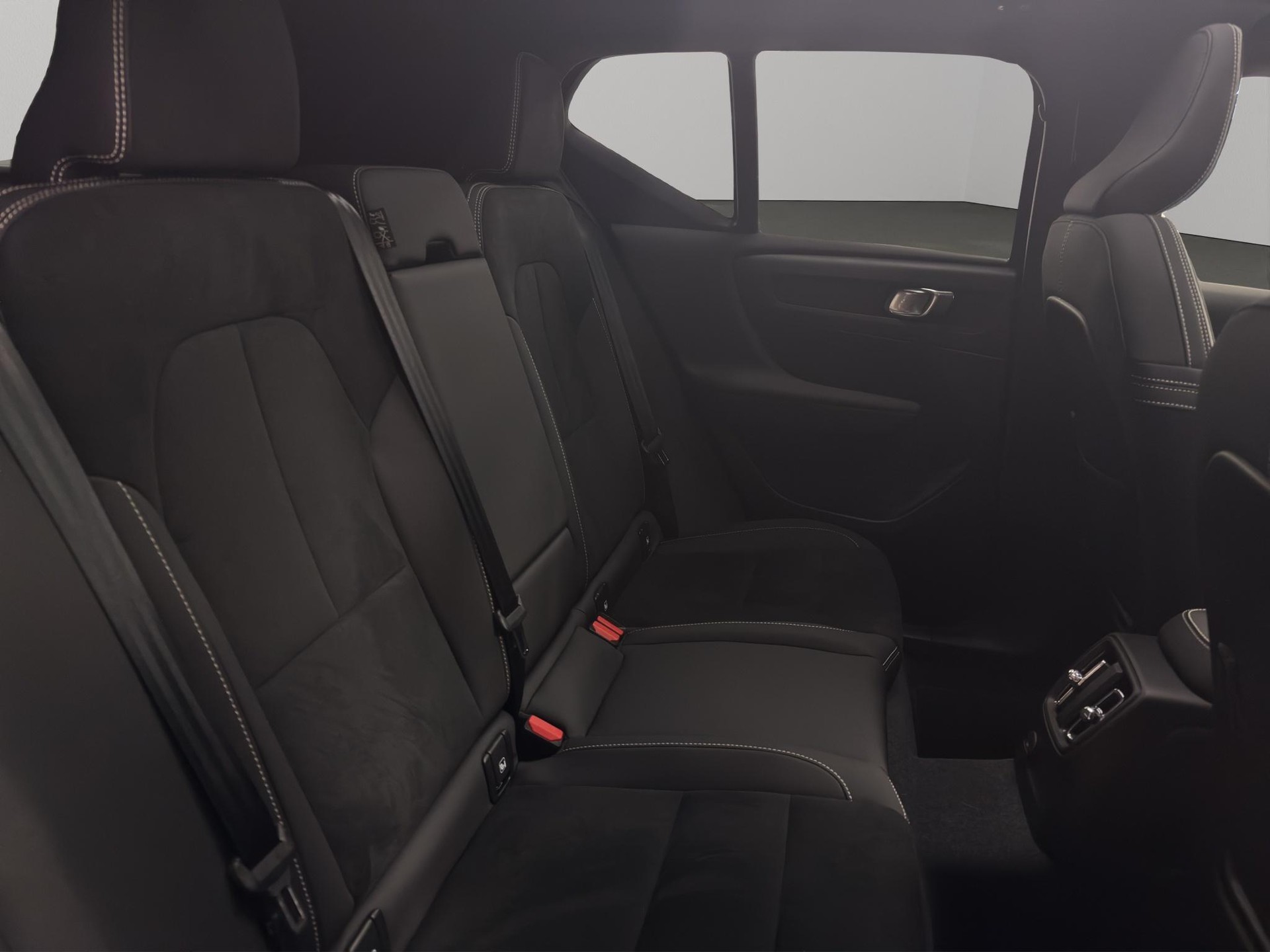 VOLVO XC40 1.5 T5 PiH Ultimate Dark-image-11