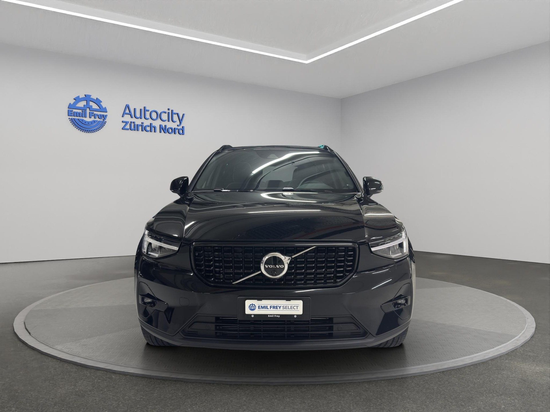 VOLVO XC40 1.5 T5 PiH Ultimate Dark-image-1