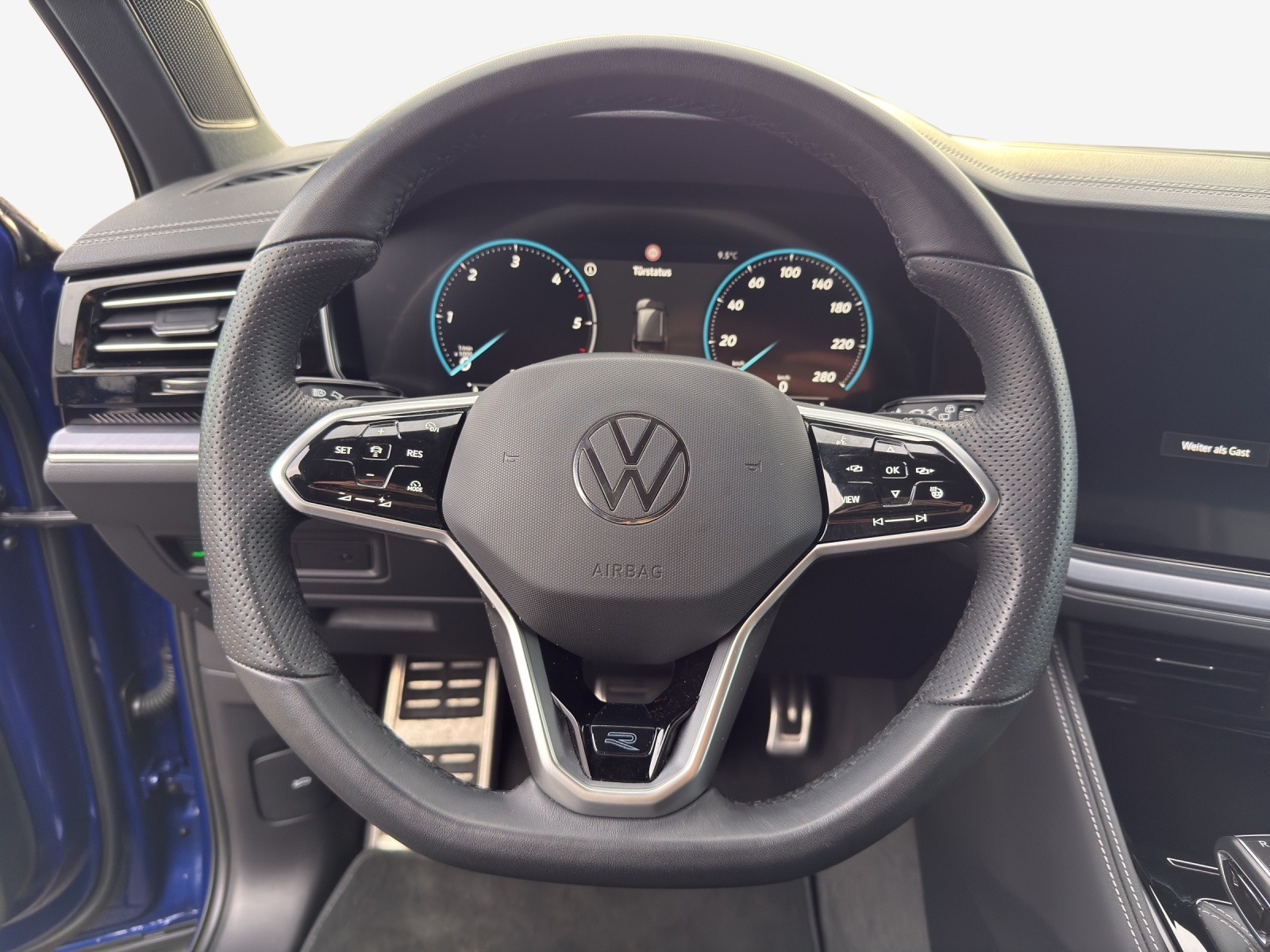 VW Touareg 3.0 TDI R-Line Tiptronic-image-9