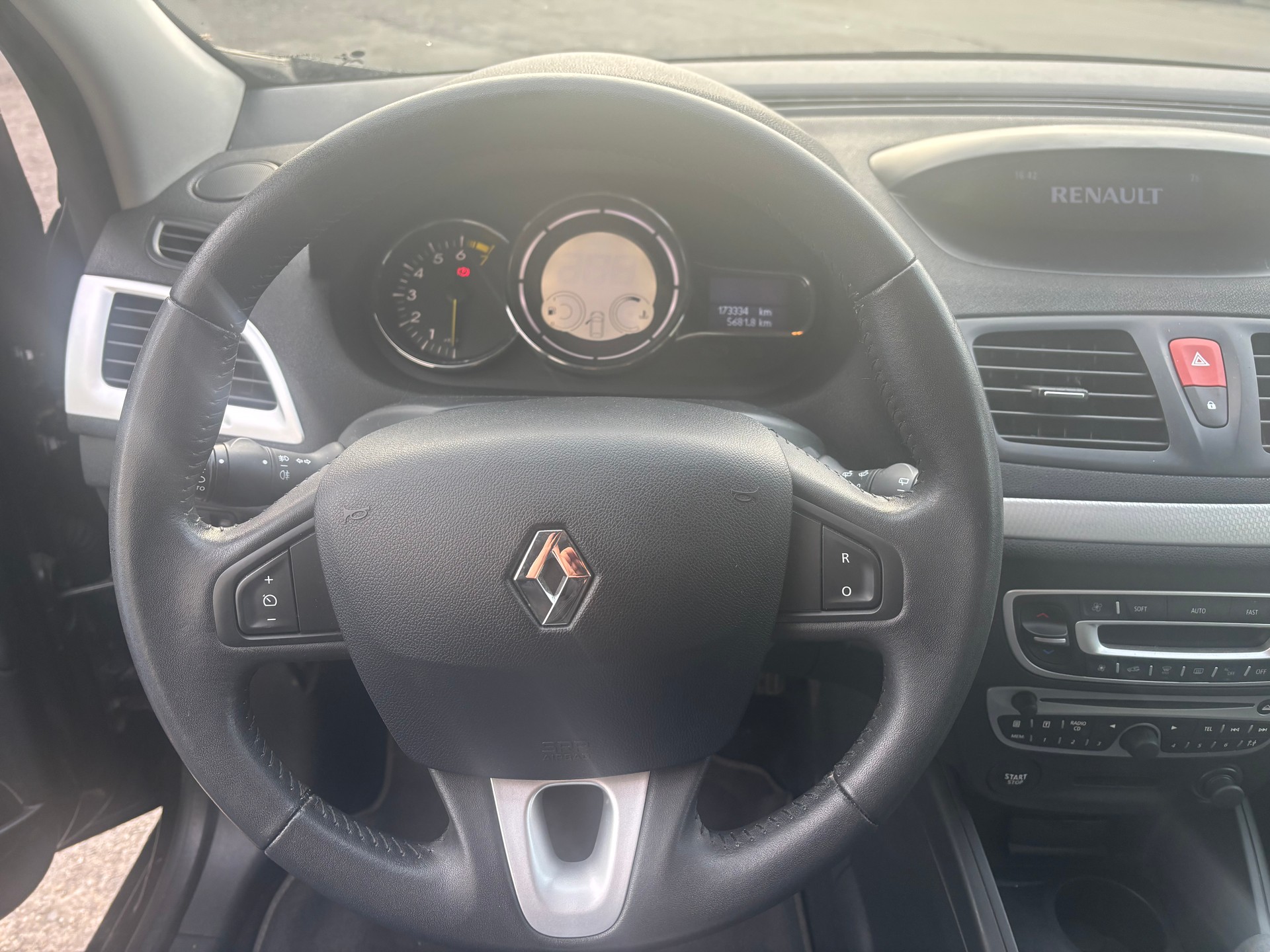 RENAULT Mégane Grandtour 1.4 16V Turbo Dynamique-image-15