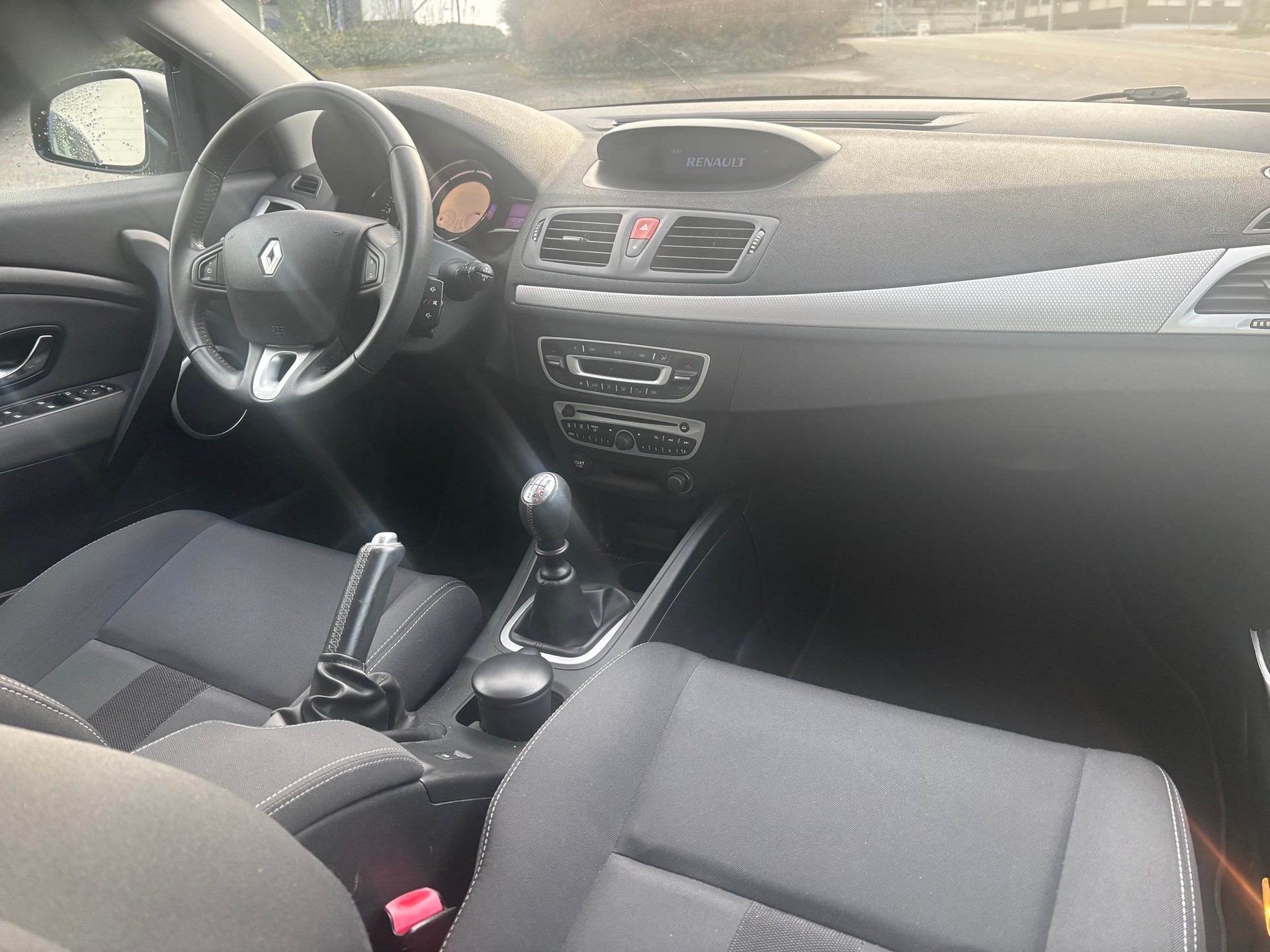 RENAULT Mégane Grandtour 1.4 16V Turbo Dynamique-image-12