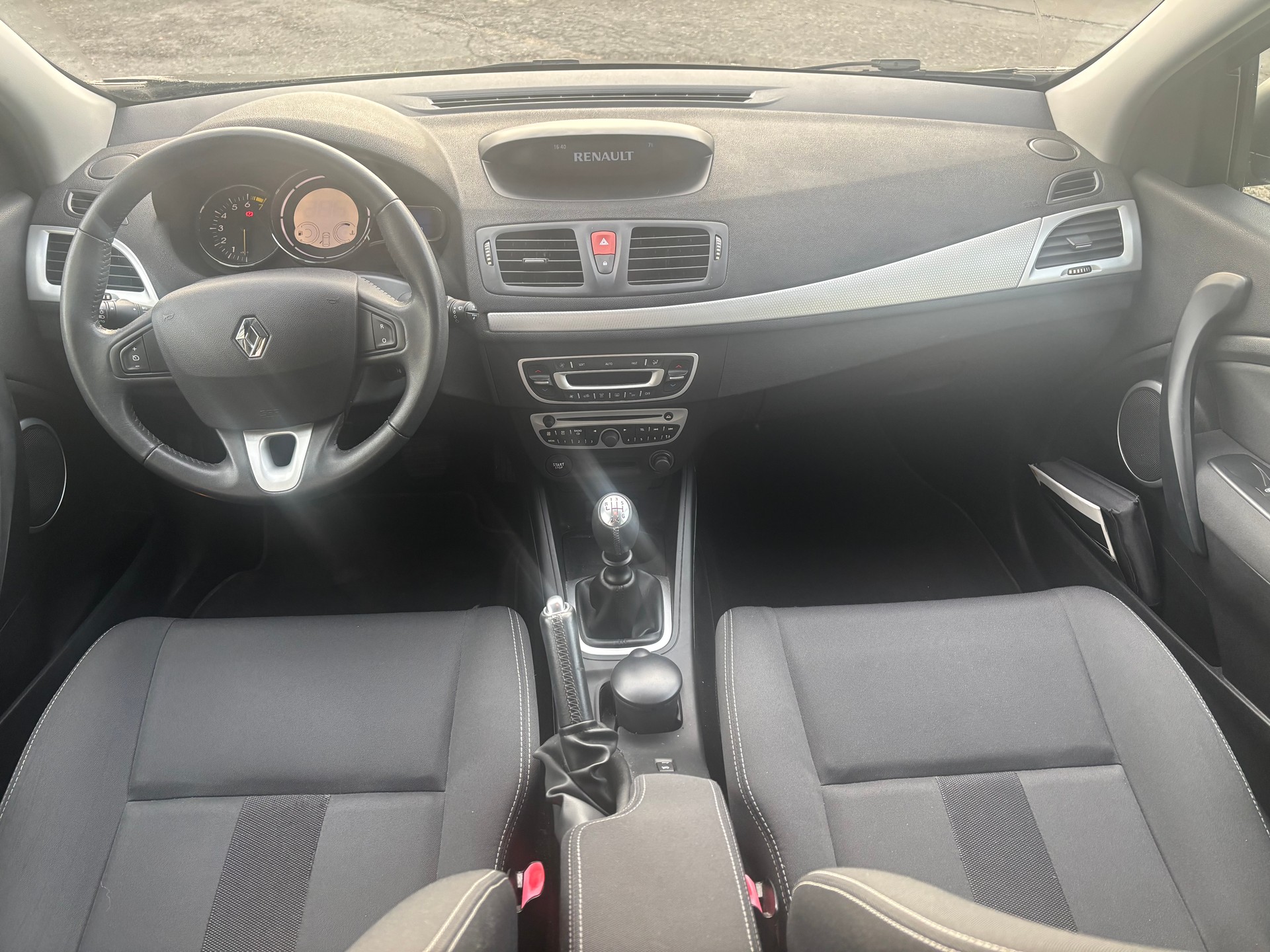 RENAULT Mégane Grandtour 1.4 16V Turbo Dynamique-image-9