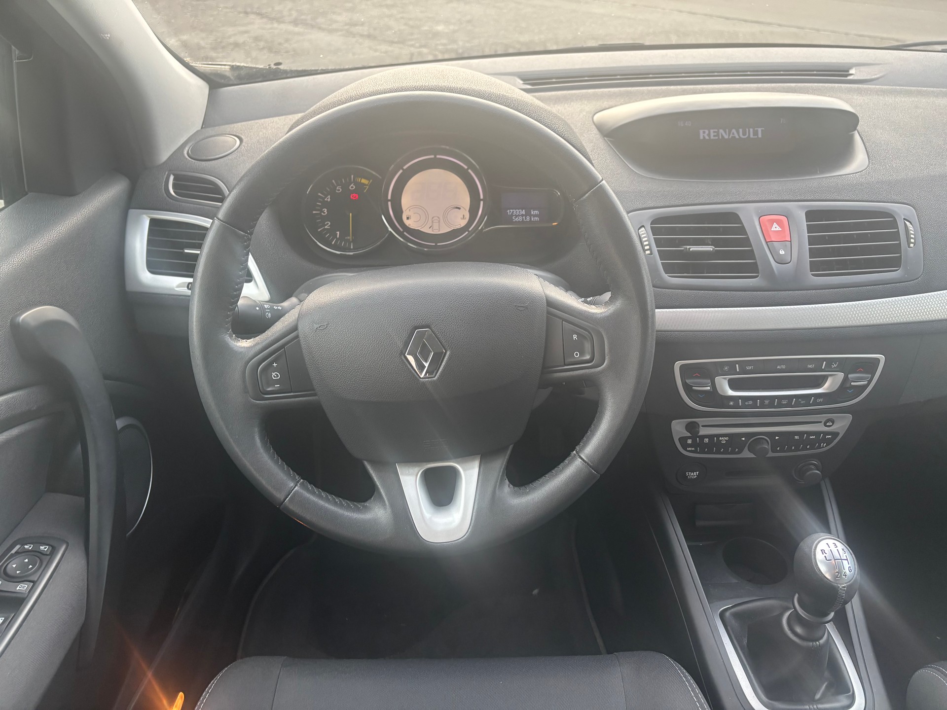 RENAULT Mégane Grandtour 1.4 16V Turbo Dynamique-image-13