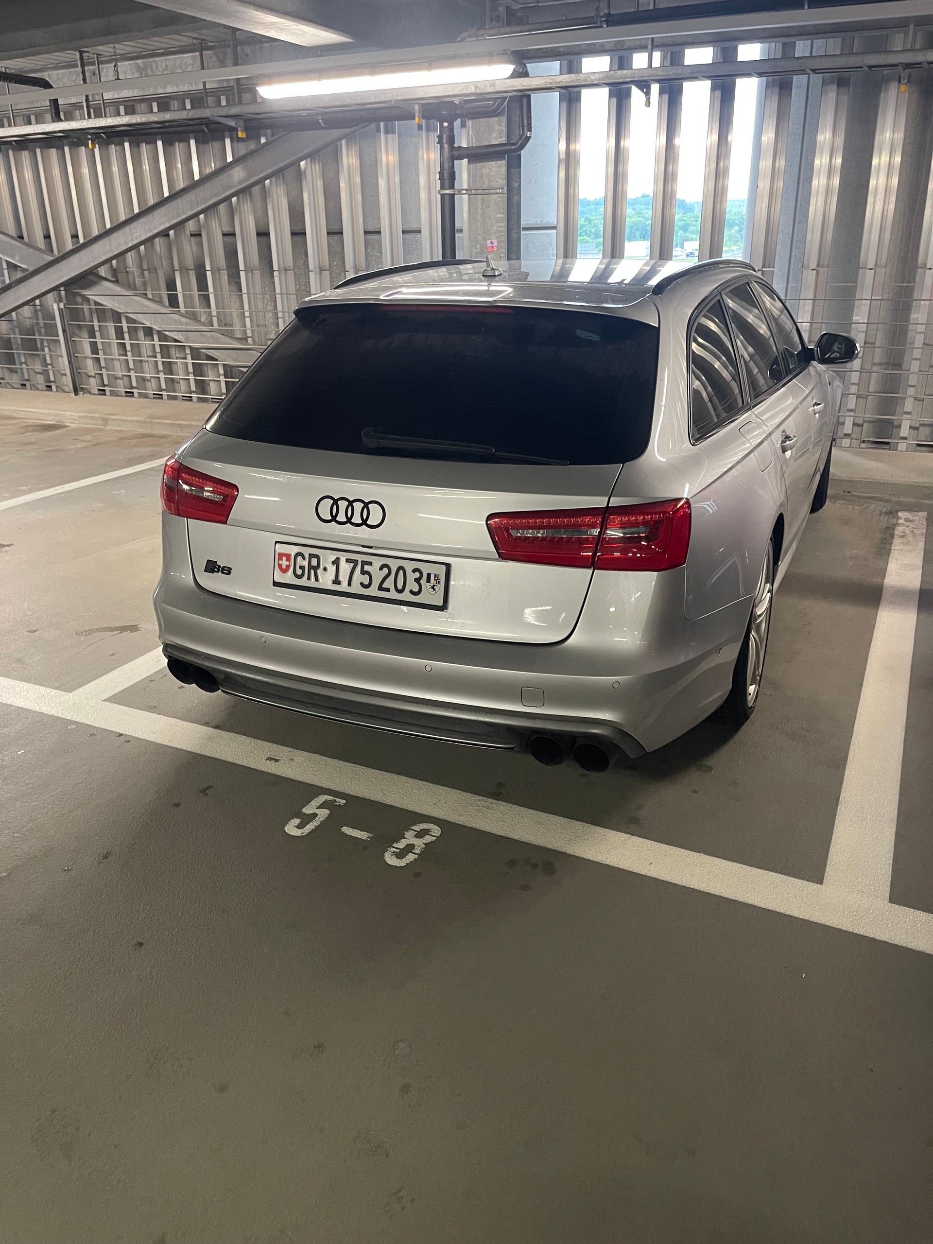 AUDI S6 Avant 4.0 TFSI V8 quattro S-tronic-image-2