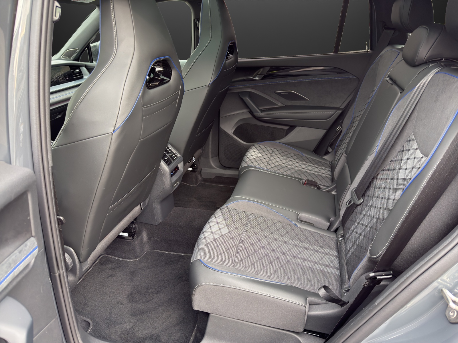 VW Tayron 1.5 TSI evo2 eHybrid R-Line DSG-image-8