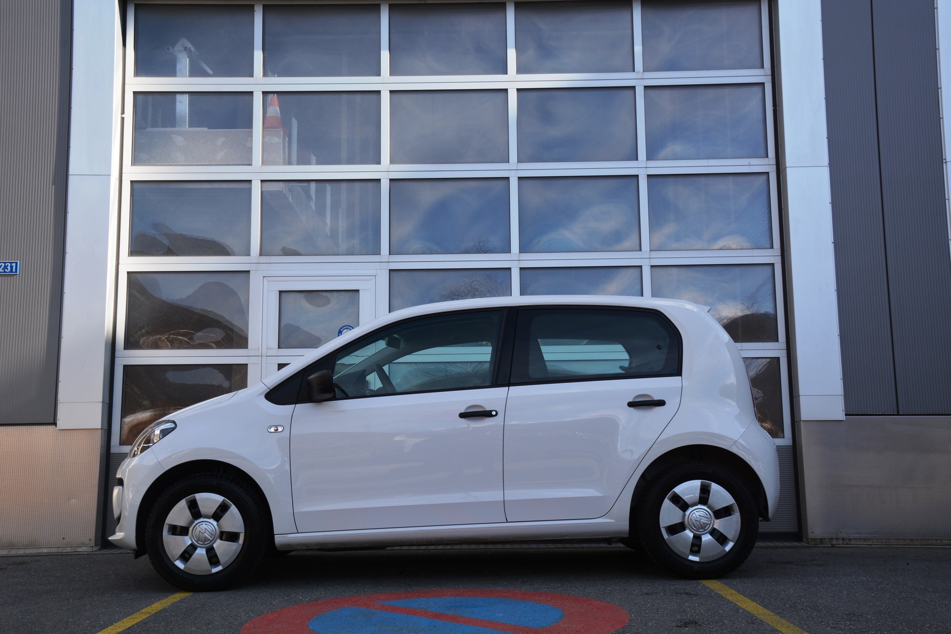 VW Up 1.0 move up-image-3