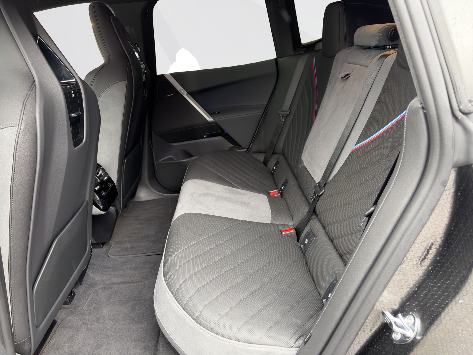 BMW iX xDrive45-image-18