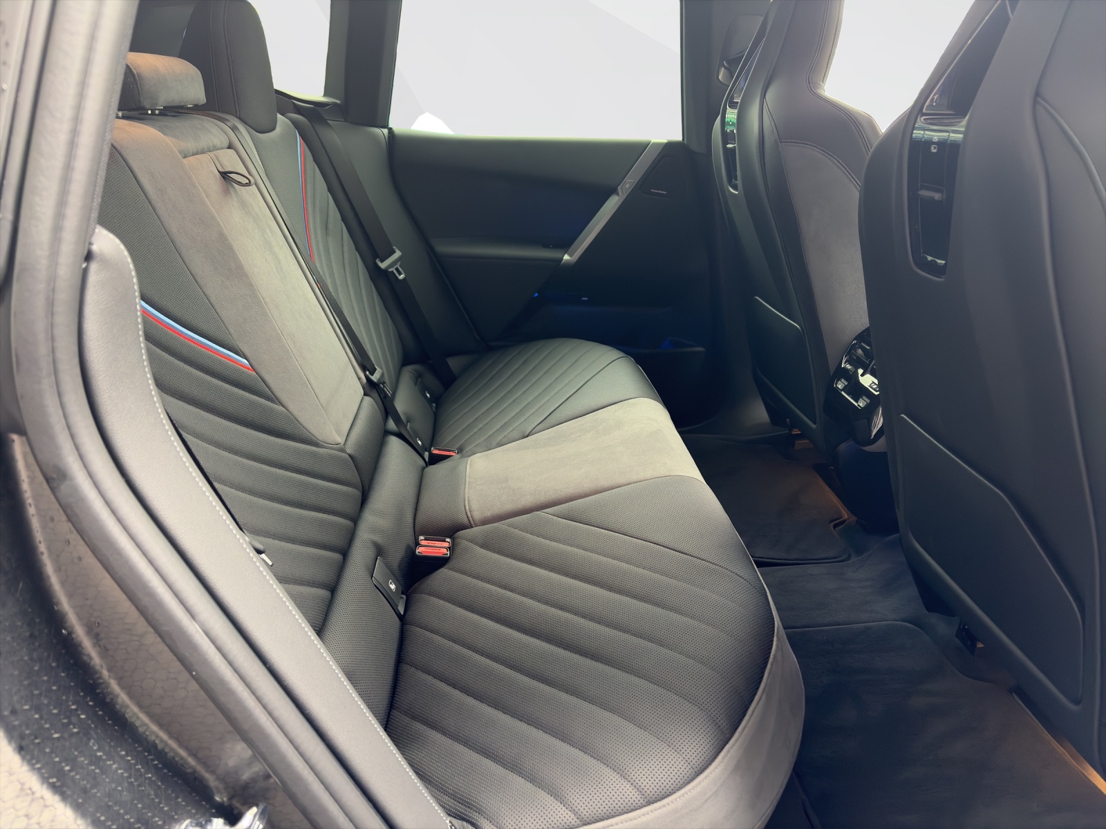 BMW iX xDrive45-image-19