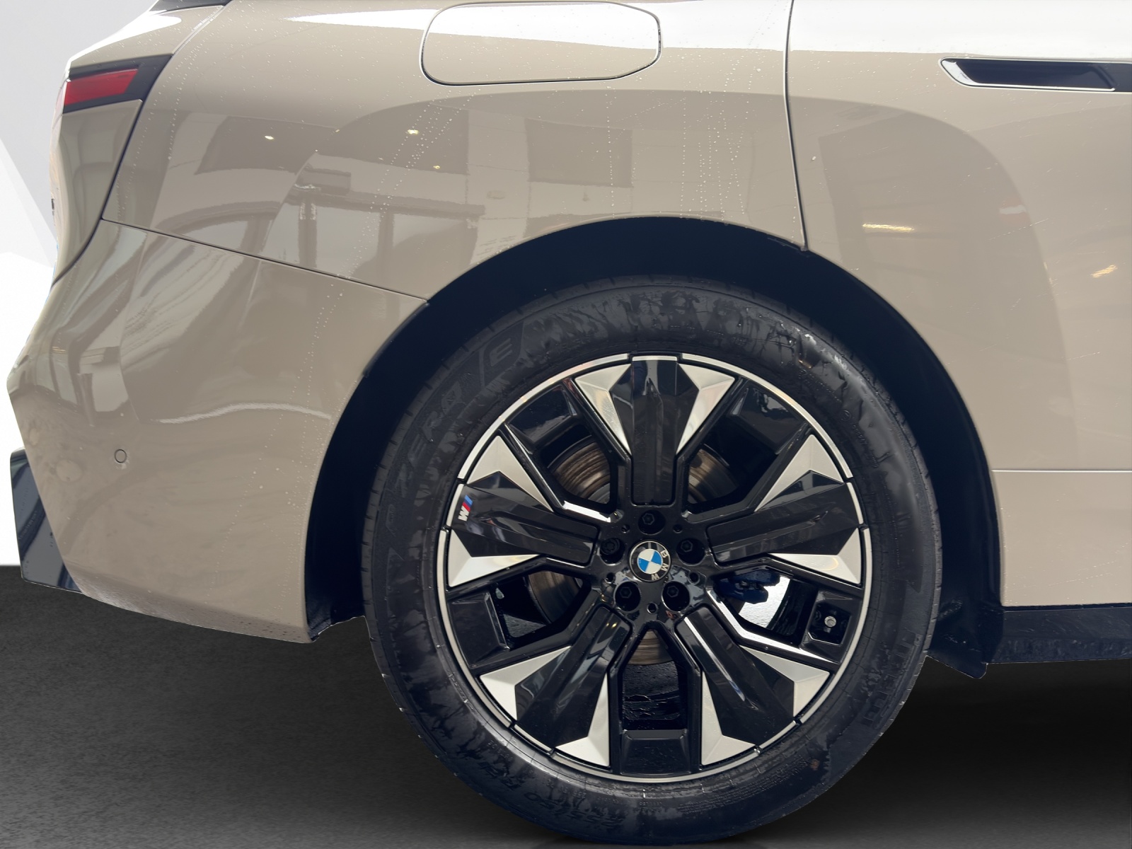 BMW iX xDrive45-image-23