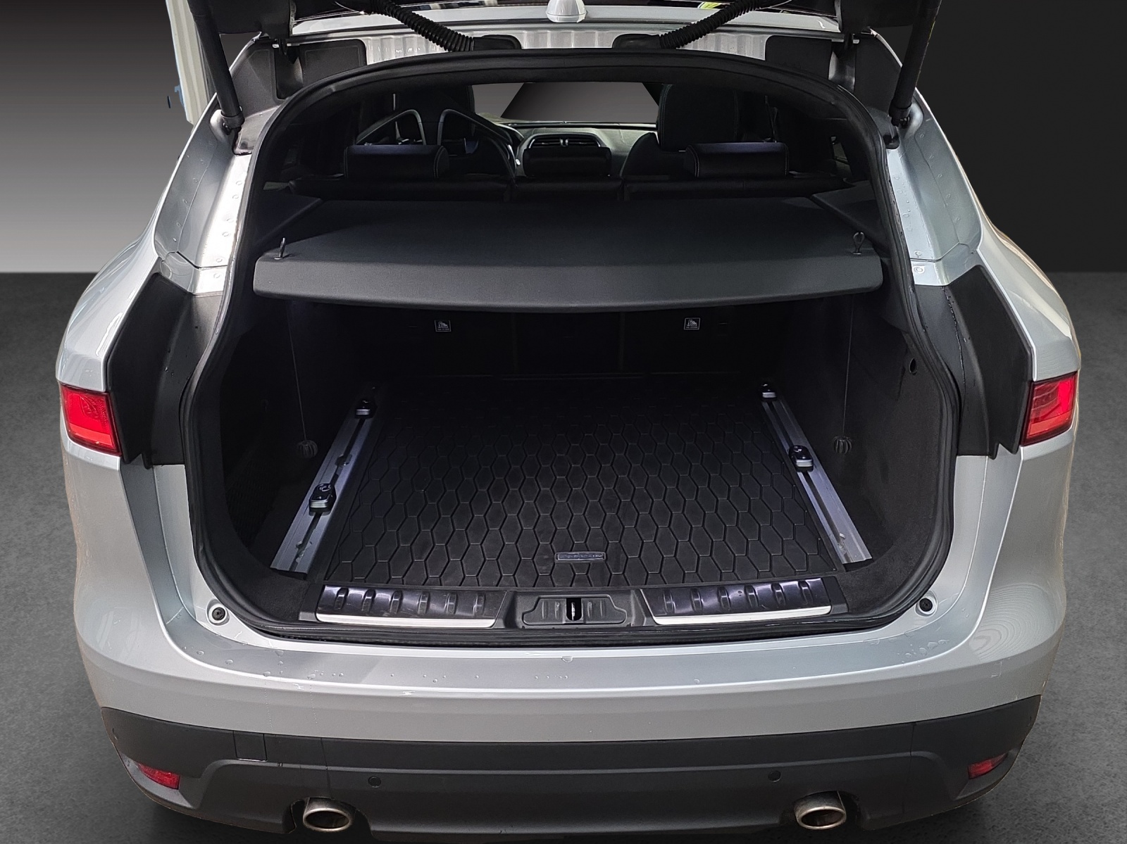 JAGUAR F-Pace 25t 2.0 R-Sport AWD Automatik-image-6