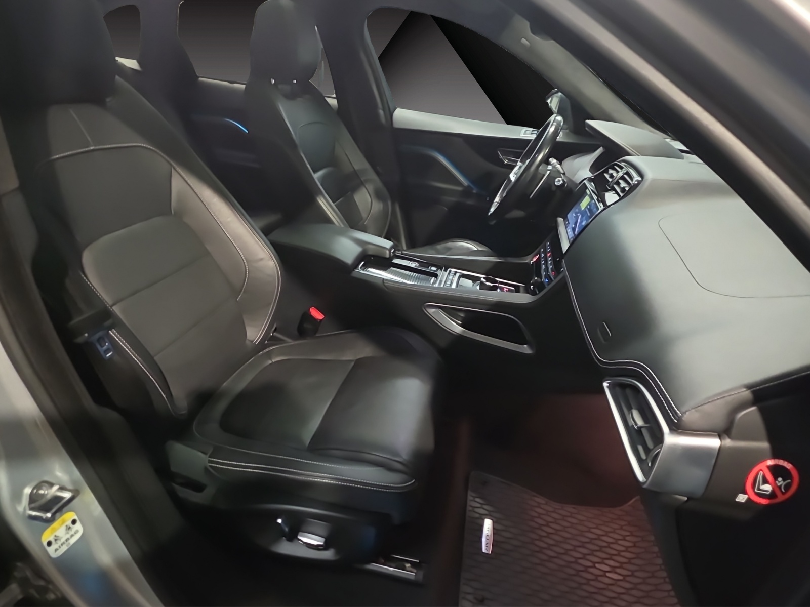JAGUAR F-Pace 25t 2.0 R-Sport AWD Automatik-image-16