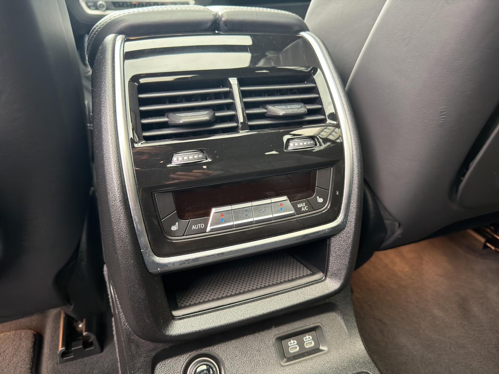 BMW X7 xDrive 48V 40i Steptronic-image-14