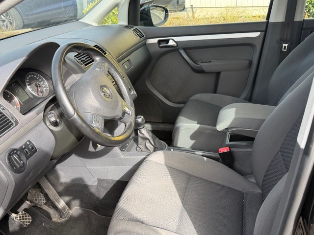 VW Touran 1.4 TSI Trendline Version 7 places-image-6