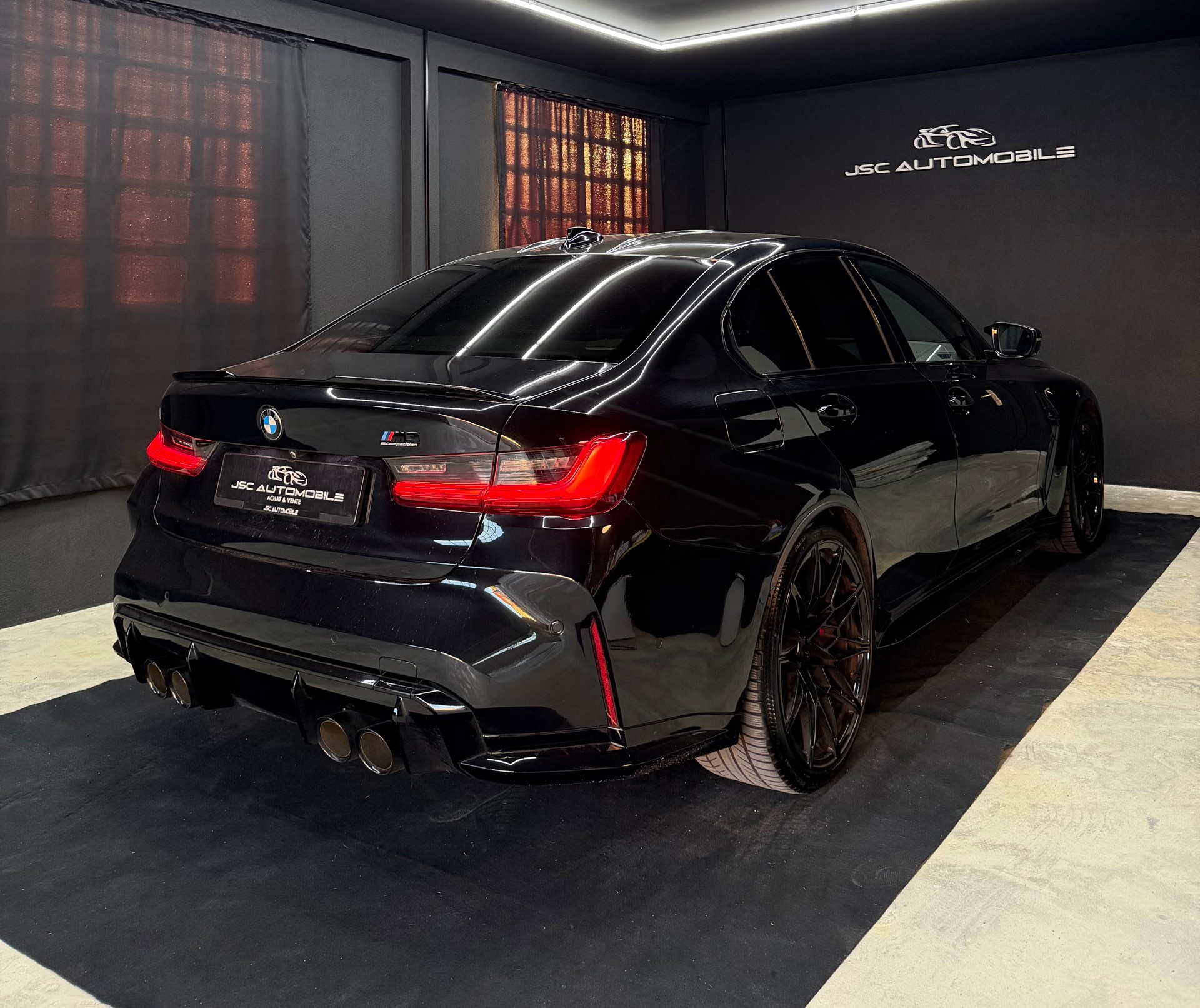 BMW M3 Competition M xDrive-showroom-element-3