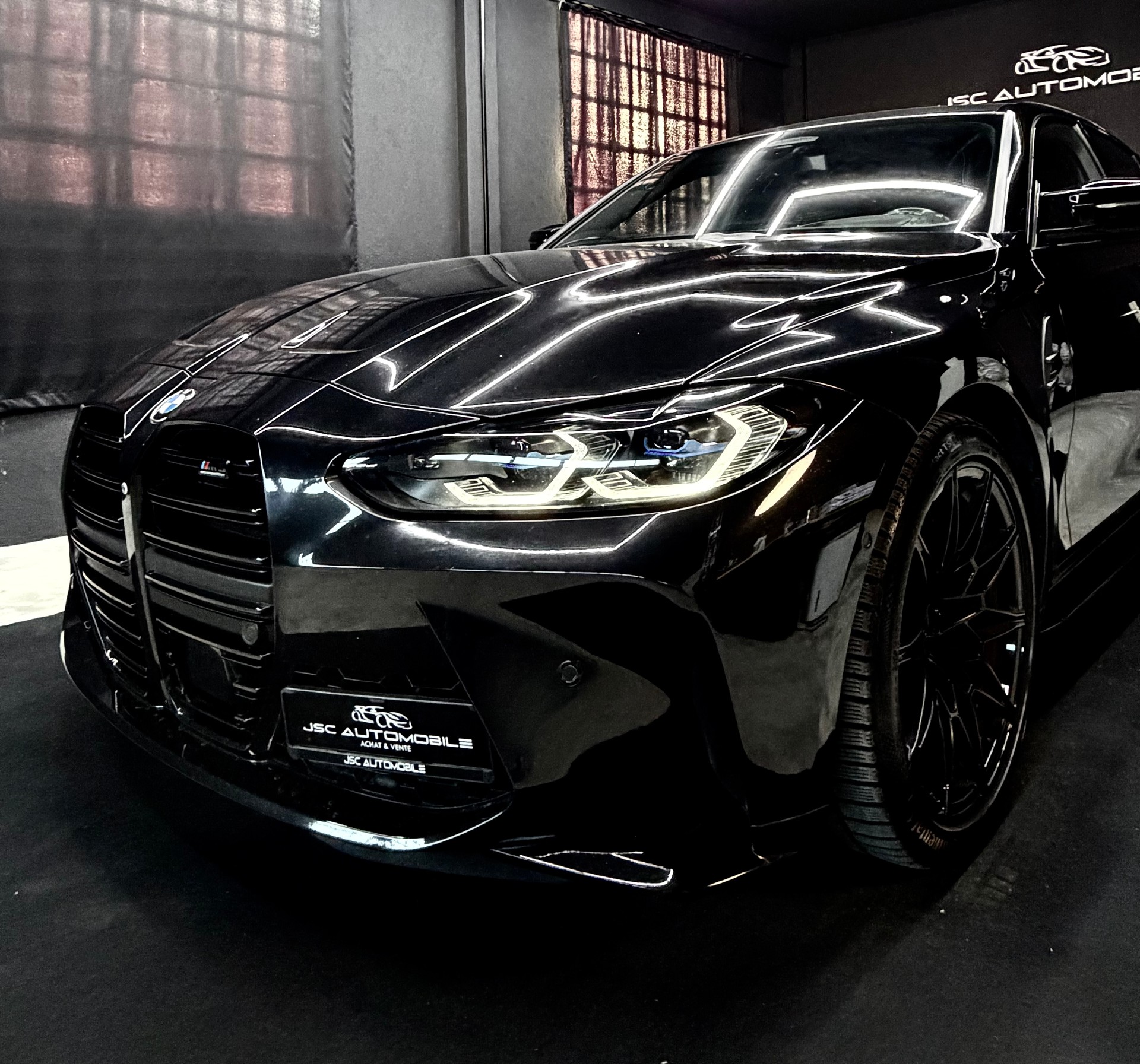 BMW M3 Competition M xDrive-showroom-element-2