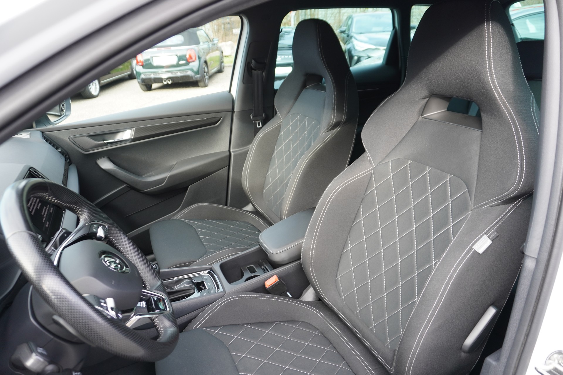 SKODA Karoq 2.0 TDI CR Sport Line 4x4 DSG-image-13