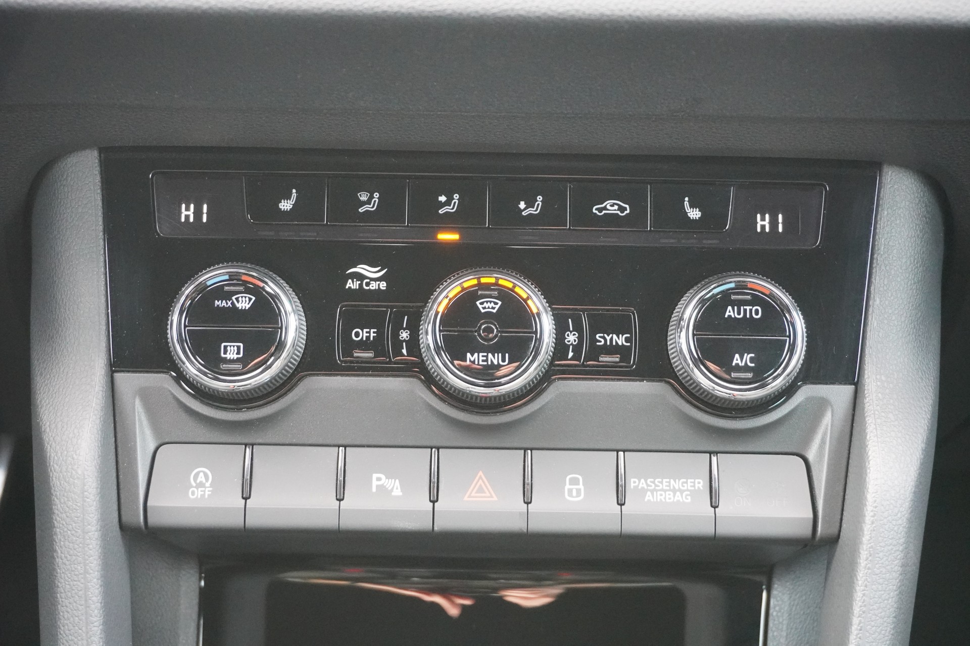 SKODA Karoq 2.0 TDI CR Sport Line 4x4 DSG-image-16
