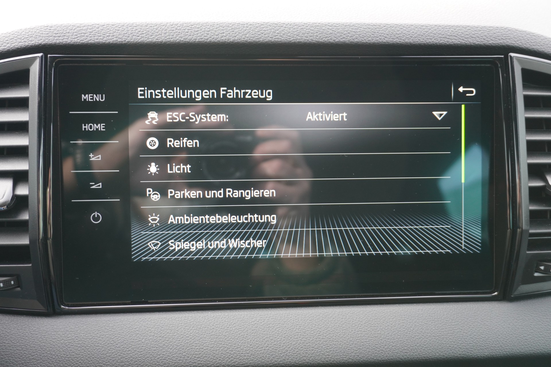 SKODA Karoq 2.0 TDI CR Sport Line 4x4 DSG-image-29