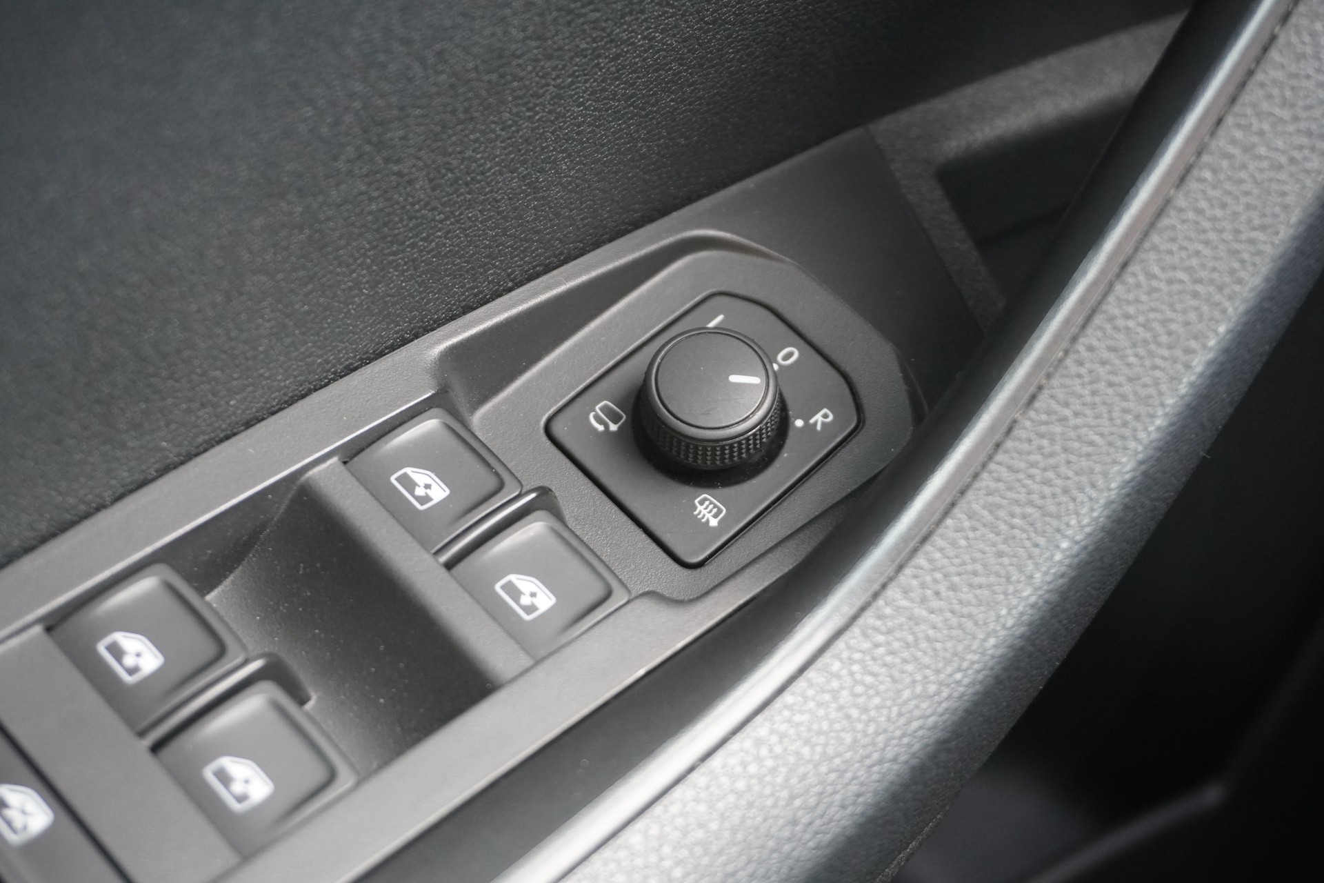 SKODA Karoq 2.0 TDI CR Sport Line 4x4 DSG-image-31