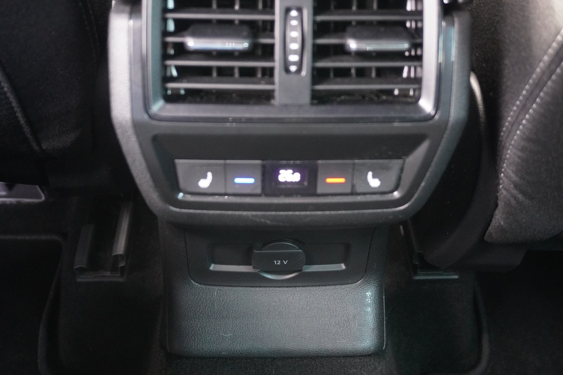 SKODA Karoq 2.0 TDI CR Sport Line 4x4 DSG-image-17