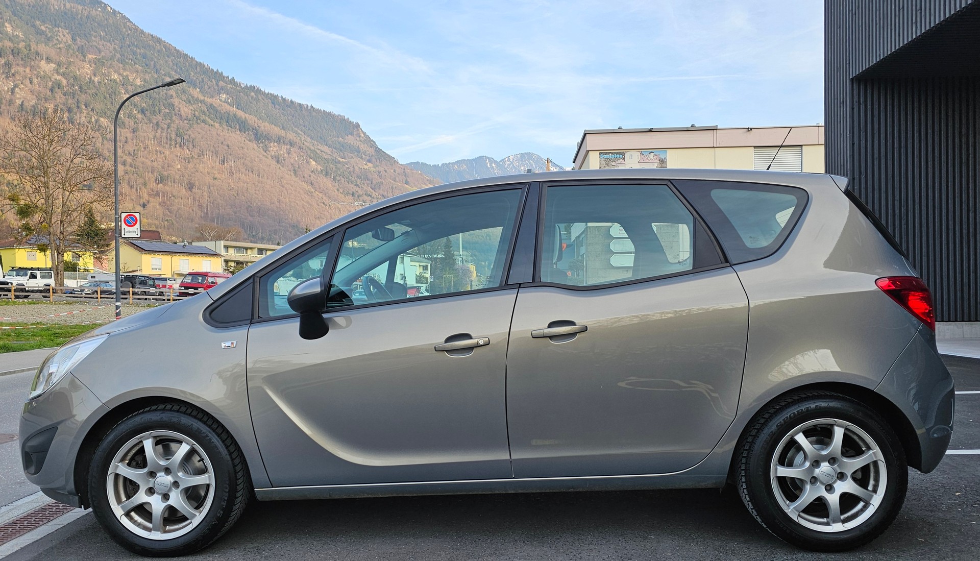 OPEL Meriva 1.4 Turbo Anniversary Edition-image-1