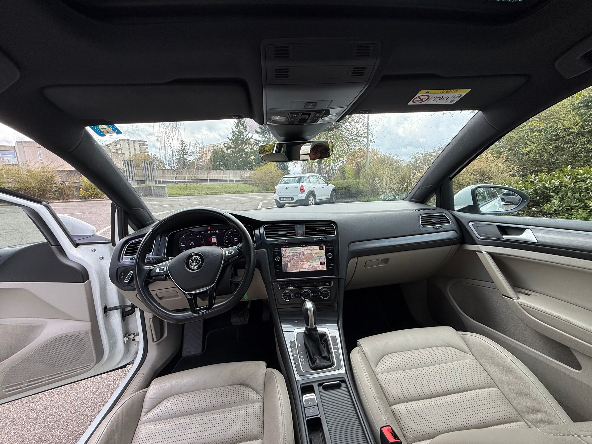VW Golf Variant 2.0 TDI Comfortline DSG-image-8